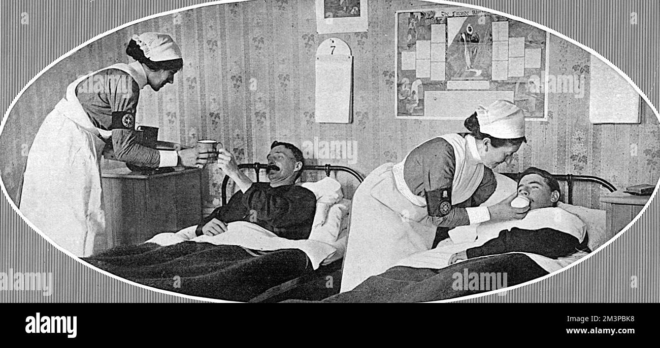 Due infermieri collegati alla St. I distacchi volontari di John in Francia nella foto si sono dati cura dei soldati feriti. Il brassard indossato sul braccio destro porta un distintivo circolare su cui sono le parole, 'St. John's Ambulance Association." Data: 1916 Foto Stock