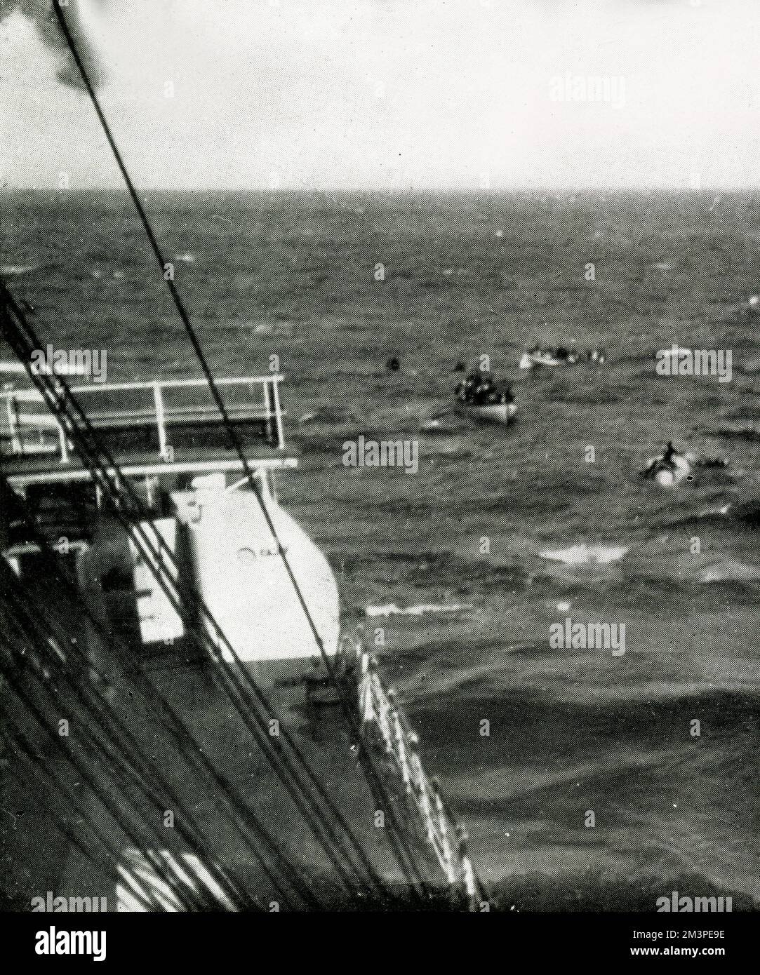 WW1 - RMS siluro "Falaba" - barche e passeggeri capovolti Foto Stock