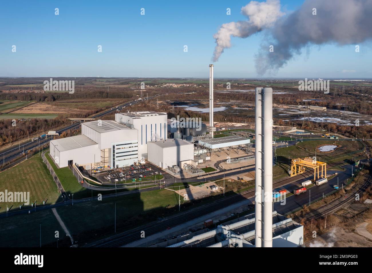 FERRYBRIDGE, WEST YORKSHIRE, REGNO UNITO - 14 DICEMBRE 2022. Una vista aerea della centrale elettrica a gas Ferrybridge 'D' CCGT che utilizza gas naturale e multibuel Foto Stock
