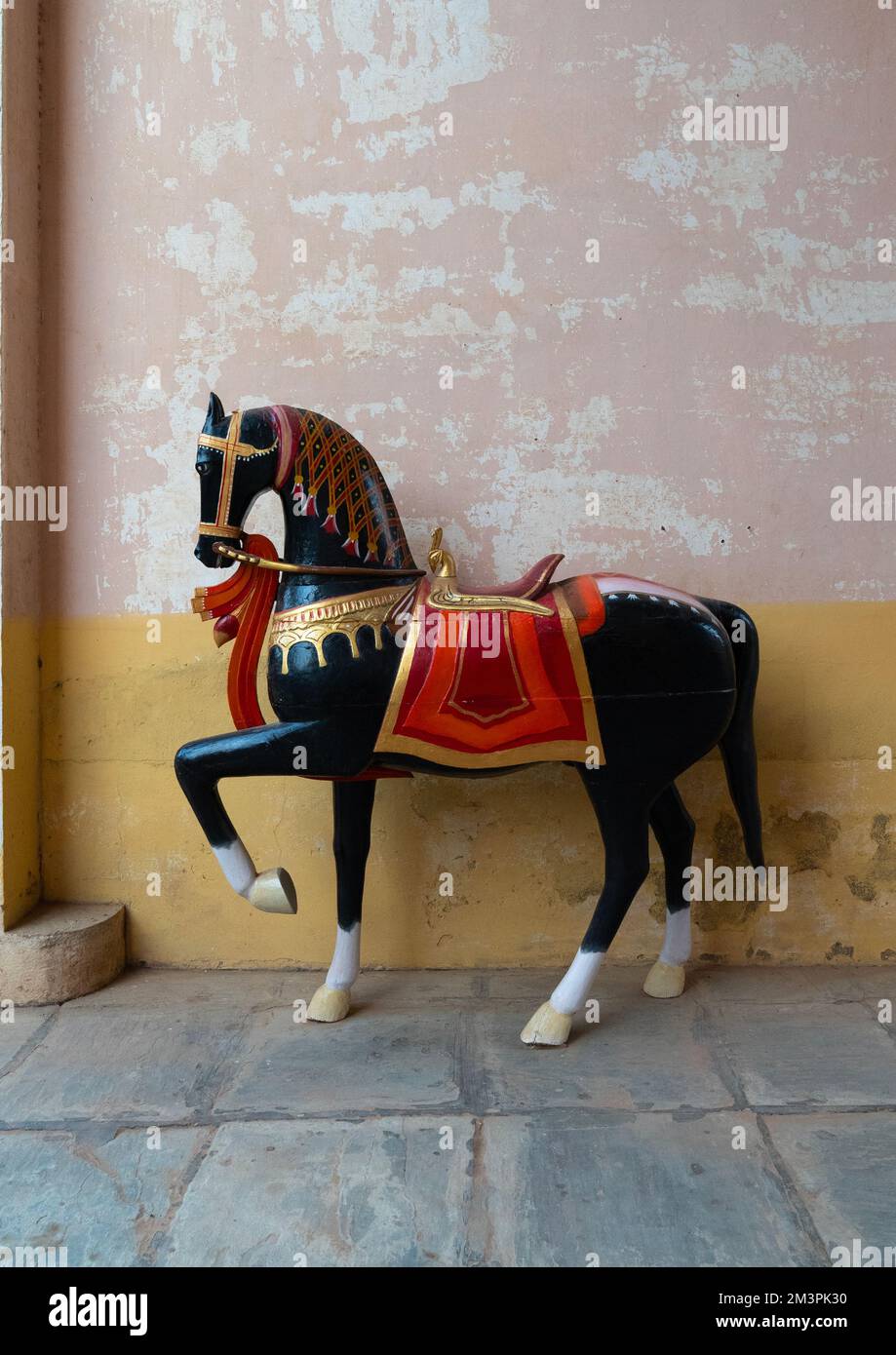 Statua di cavallo a Dundlod Fort, Rajasthan, Dundlod, India Foto Stock