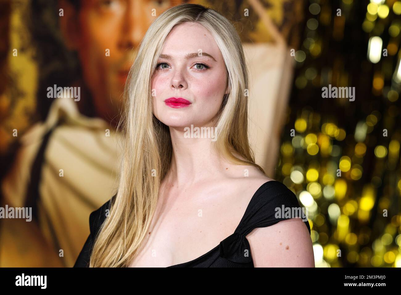 LOS ANGELES, CALIFORNIA, USA - 15 DICEMBRE: L'attrice americana Elle Fanning arriva al Global Premiere Screening of Paramount Pictures 'Babylon' tenutosi presso l'Academy Museum of Motion Pictures il 15 dicembre 2022 a Los Angeles, California, Stati Uniti. (Foto di Xavier Collin/Image Press Agency) Foto Stock