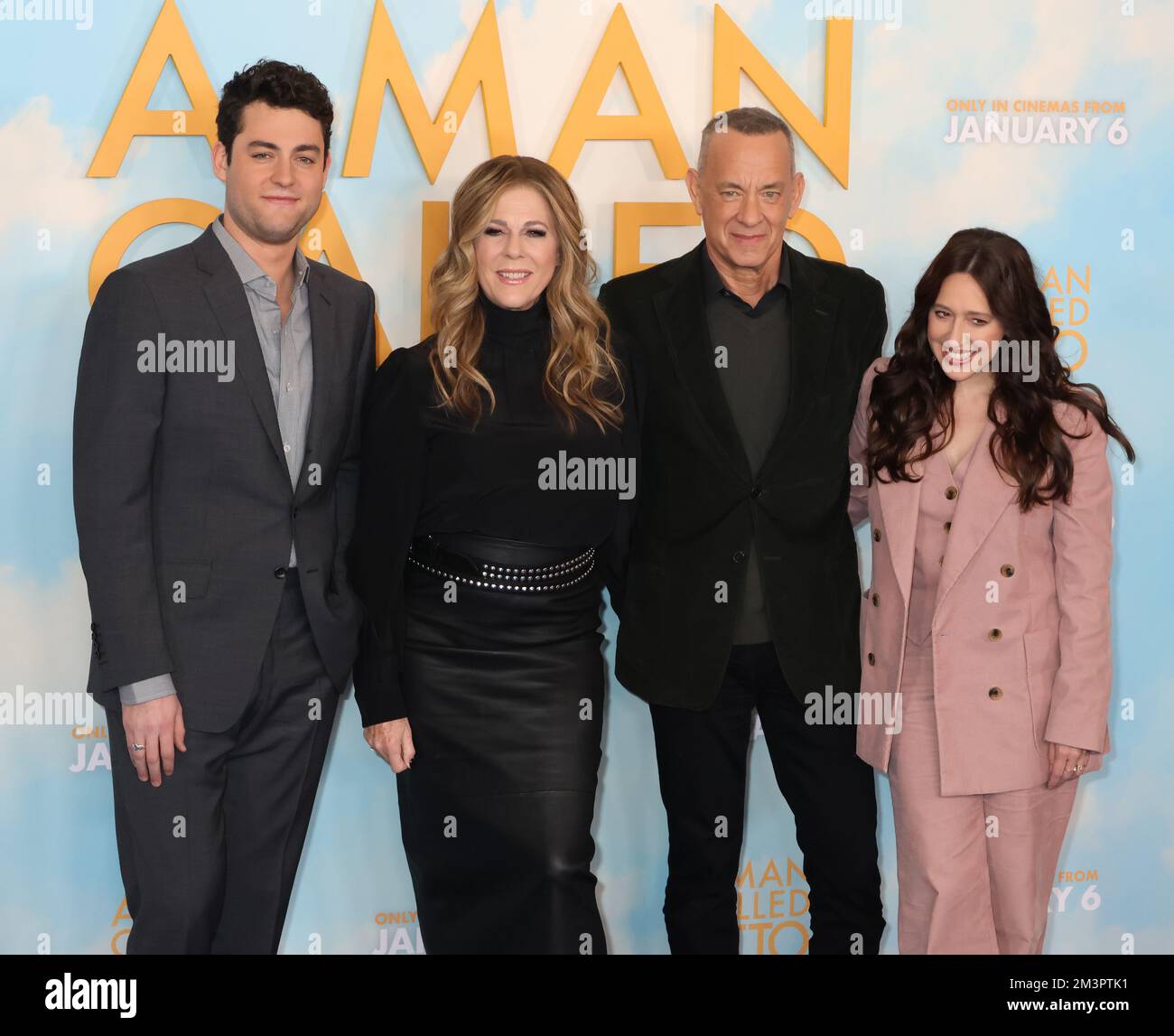 Truman Hanks, Rita Wilson, Tom Hanks e Mariana Trevino, Un uomo chiamato otto - Photocall, Corinthia Hotel, Londra, Regno Unito, 16 dicembre 2022, Foto di Richa Foto Stock