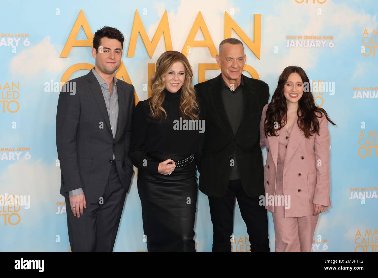 Truman Hanks, Rita Wilson, Tom Hanks e Mariana Trevino, Un uomo chiamato otto - Photocall, Corinthia Hotel, Londra, Regno Unito, 16 dicembre 2022, Foto di Richa Foto Stock