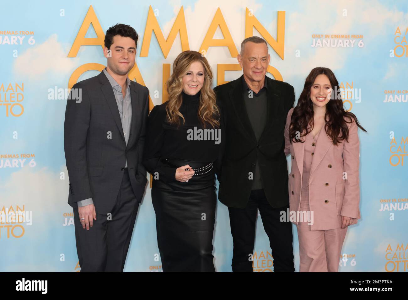 Truman Hanks, Rita Wilson, Tom Hanks e Mariana Trevino, Un uomo chiamato otto - Photocall, Corinthia Hotel, Londra, Regno Unito, 16 dicembre 2022, Foto di Richa Foto Stock