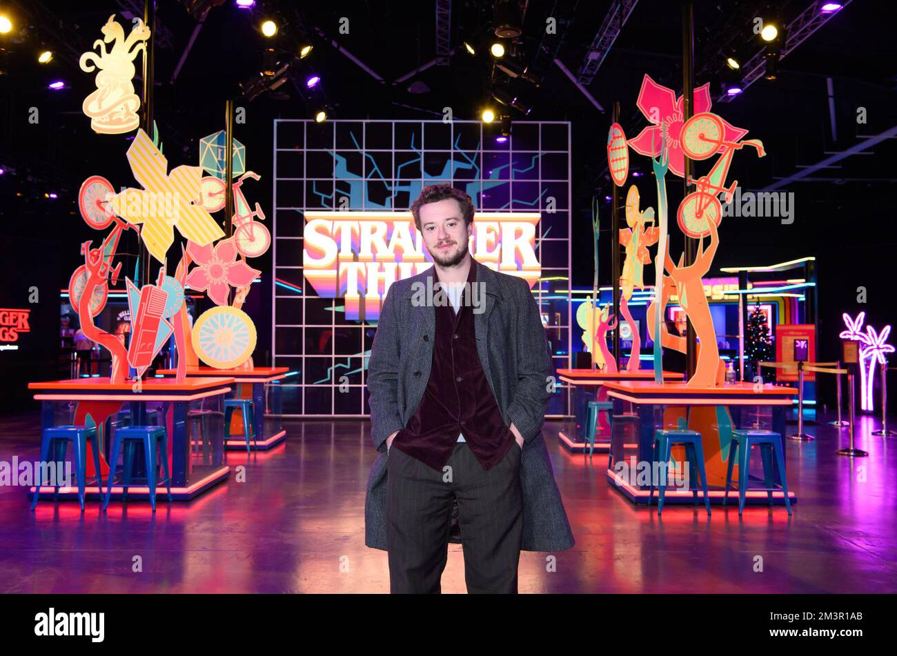 USO EDITORIALE SOLO Joseph Quinn, che ha interpretato Eddie Munson nella quarta stagione della serie Netflix Stranger Things, allo Stranger Things Experience, Londra. Data immagine: Venerdì 16 dicembre 2022. Foto Stock