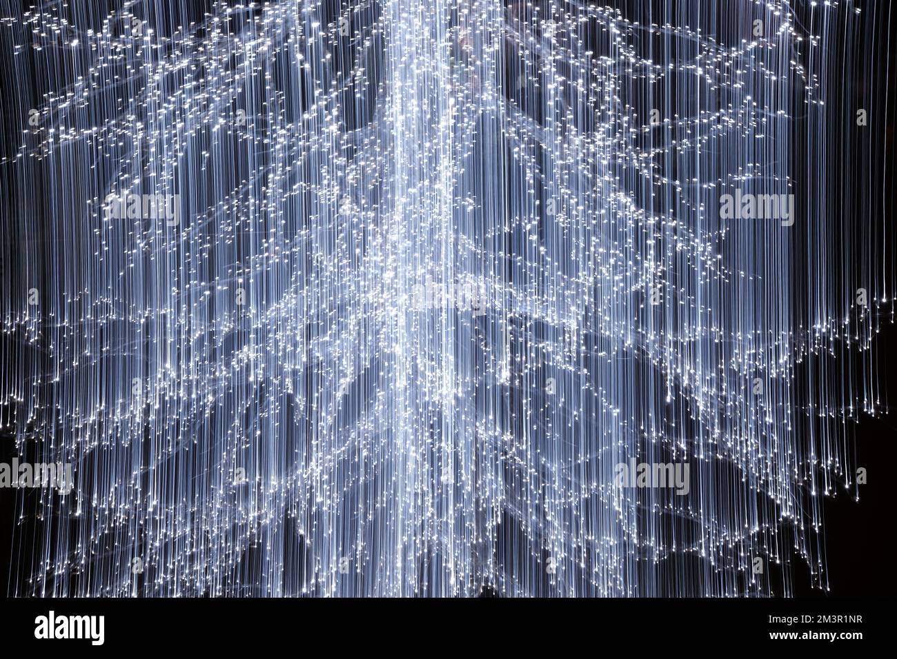 Luci astratte di natale nella notte come sfondo Foto Stock