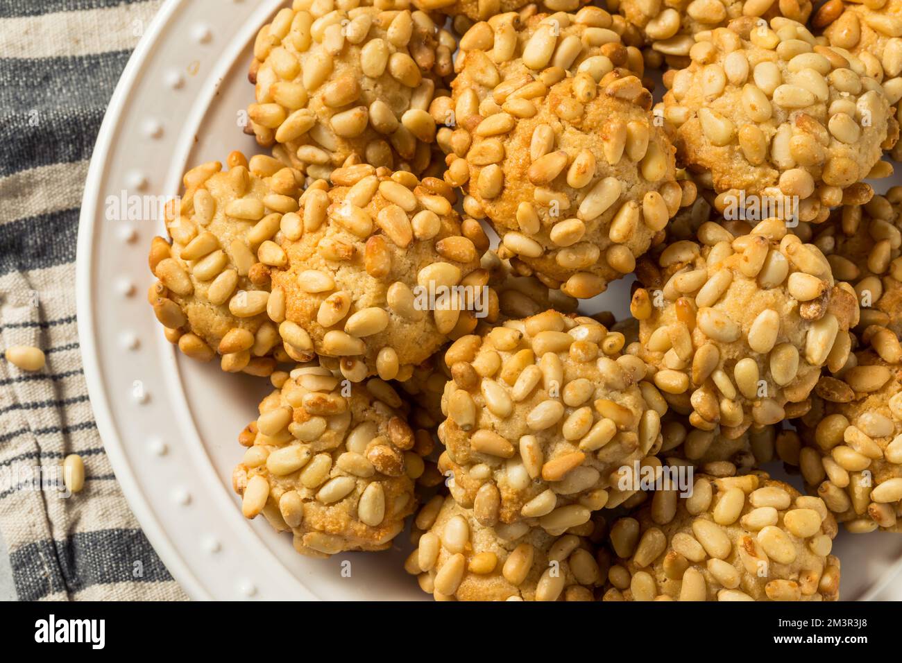 Biscotti di Natale italiani Pignoli fatti in casa con mandorle Foto Stock