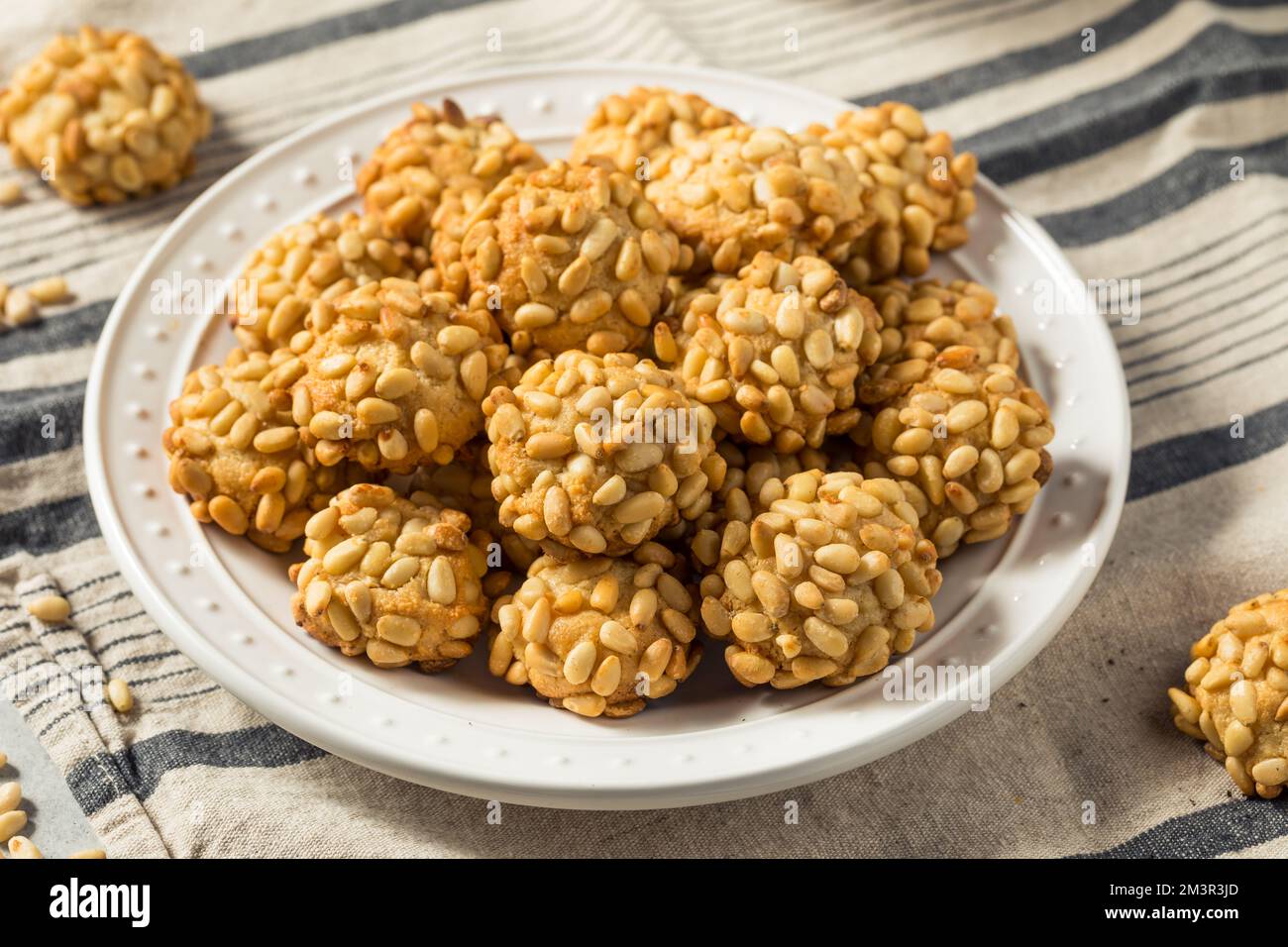 Biscotti di Natale italiani Pignoli fatti in casa con mandorle Foto Stock