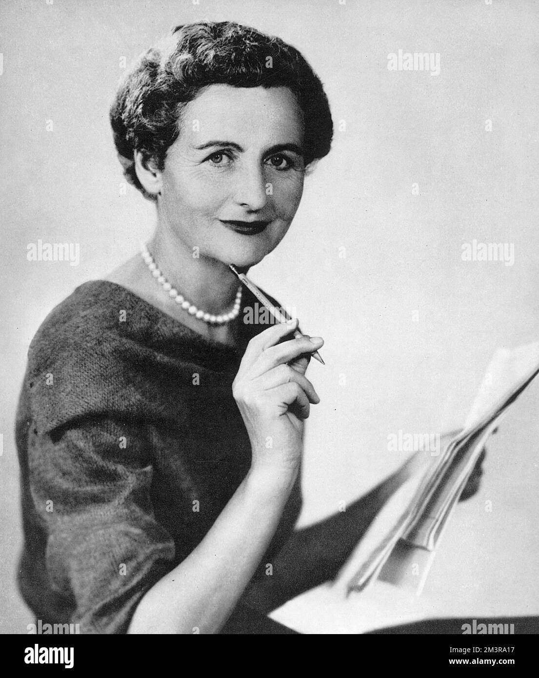 Nancy Freeman-Mitford 1904 - 1973, romanziere e biografo inglese. La più grande delle sei famigerate sorelle Mitford. Data: 1958 Foto Stock