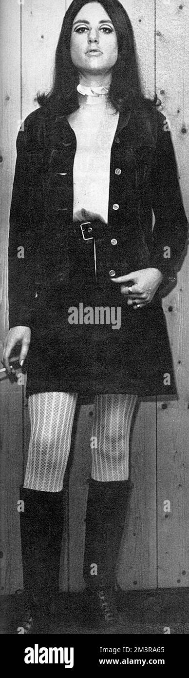 Judy Whitehouse, un'infermiera di chirurgia plastica, che presenta nella rivista London Life la sezione "What people are wear" in una tuta marrone scamosciata di TROG a Parigi indossata con una blusa di seta beige di Granny Takes a Trip, il famoso negozio di Kings Road. I suoi stivali da equitazione edoardiani provengono dal negozio di antiquariato di Ron Weldon. Data: 1966 Foto Stock