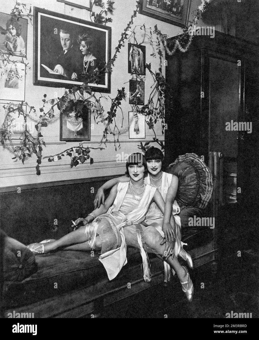 Le suore Dolly nella loro cabina armadio 1927 Foto Stock