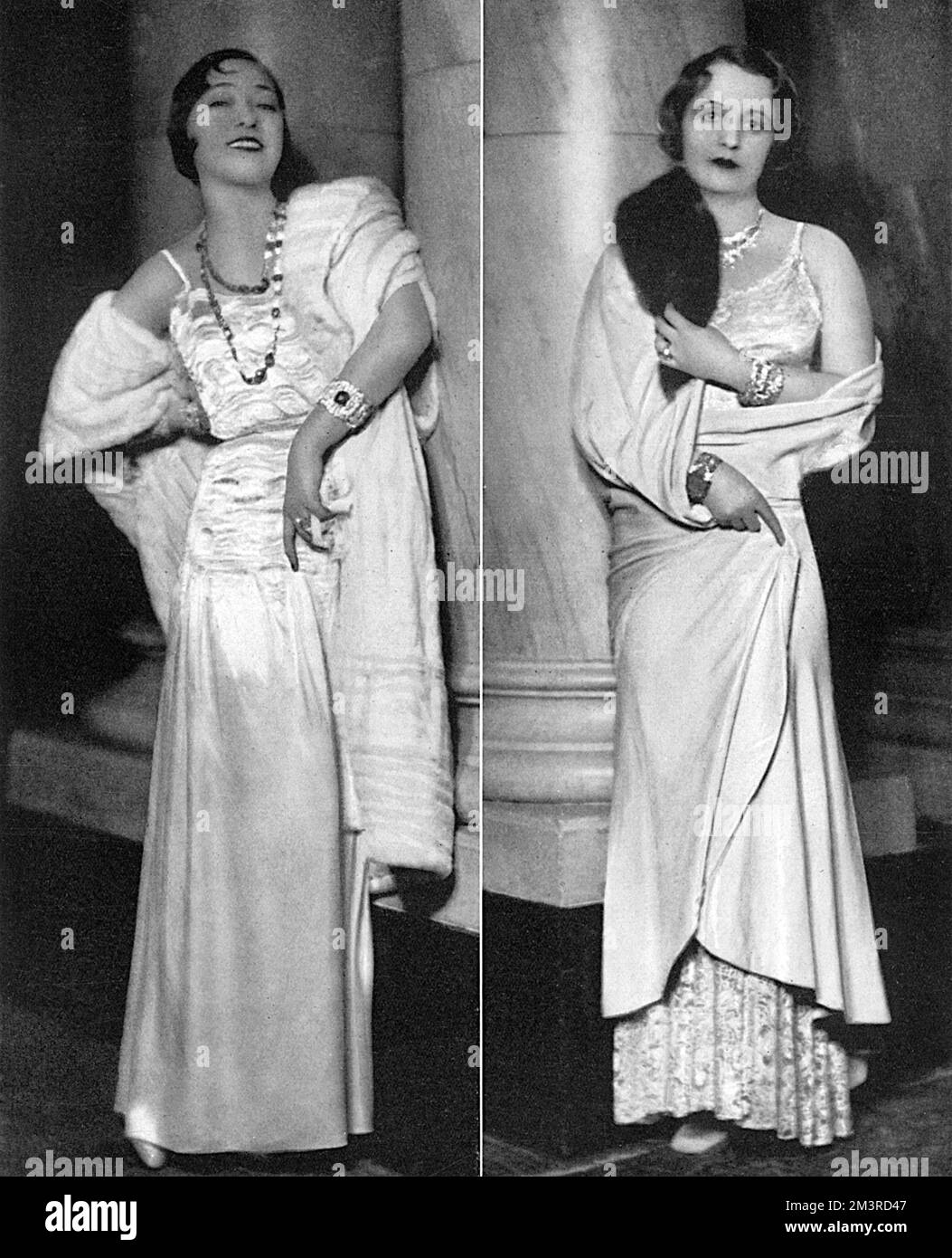 Due personalità alla Super Elegance de Cote d'Azur tenutasi a Nizza sulla Costa Azzurra indossando costumi abbastanza eleganti da vincere. Sulla sinistra si trova Rosie Dolly (nota anche come Mrs Mortimer Davis), metà del famoso cabaret recita le sorelle Dolly, indossando l'abito che ha abbagliato l'Hotel Negresco. Sulla destra si trova il Begum Aga Khan in un'altra bella creazione che è stata modellata di seta Bombay 'fatta in casa'. Principessa Andr&#x9960;Aga Khan (1898-1976), la terza moglie di Aga Khan III era precedentemente Andr&#x9960;Jos&#x9c28;ine Carron e sposò Aga Khan III nel dicembre 1929. Insieme avevano un figlio, P Foto Stock