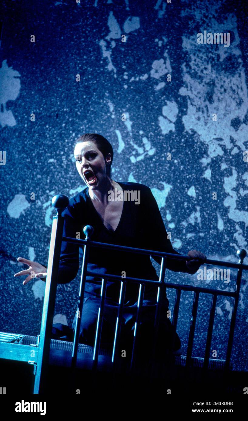 Kristine Ciesinski (Lady Macbeth) in MACBETH alla English National Opera (ENO), London Coliseum, Londra WC2 20/05/1993 musica: Giuseppe Verdi libretto: Francesco Maria Piave dopo la traduzione di Shakespeare: Jeremy Sams Direttore: Mark Elder design: Stefanos Lazaridis Lighting: Paul Pyant coreografo: Ian Spink regista: David Pountney Foto Stock