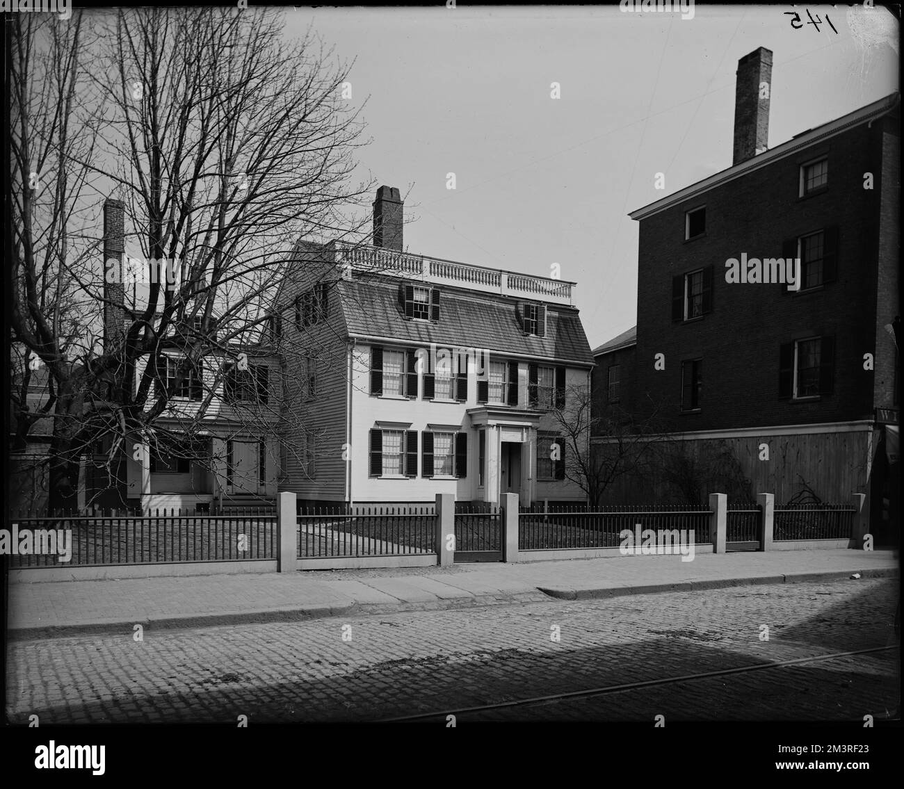 Salem, 292 Essex Street, casa della signora Mary Ann Sanders , Case, inventori, Bell, Alexander Graham, 1847-1922. Frank Cousins Collezione di negativi in lastra di vetro Foto Stock