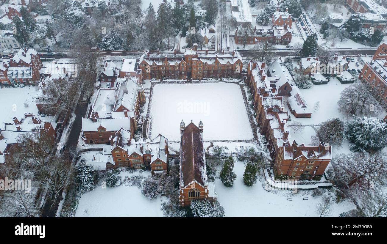 La foto datata dicembre 12th mostra il Selwyn College di Cambridge il lunedì mattina dopo la notte di neve. Gli edifici storici della Cambridge University loo Foto Stock