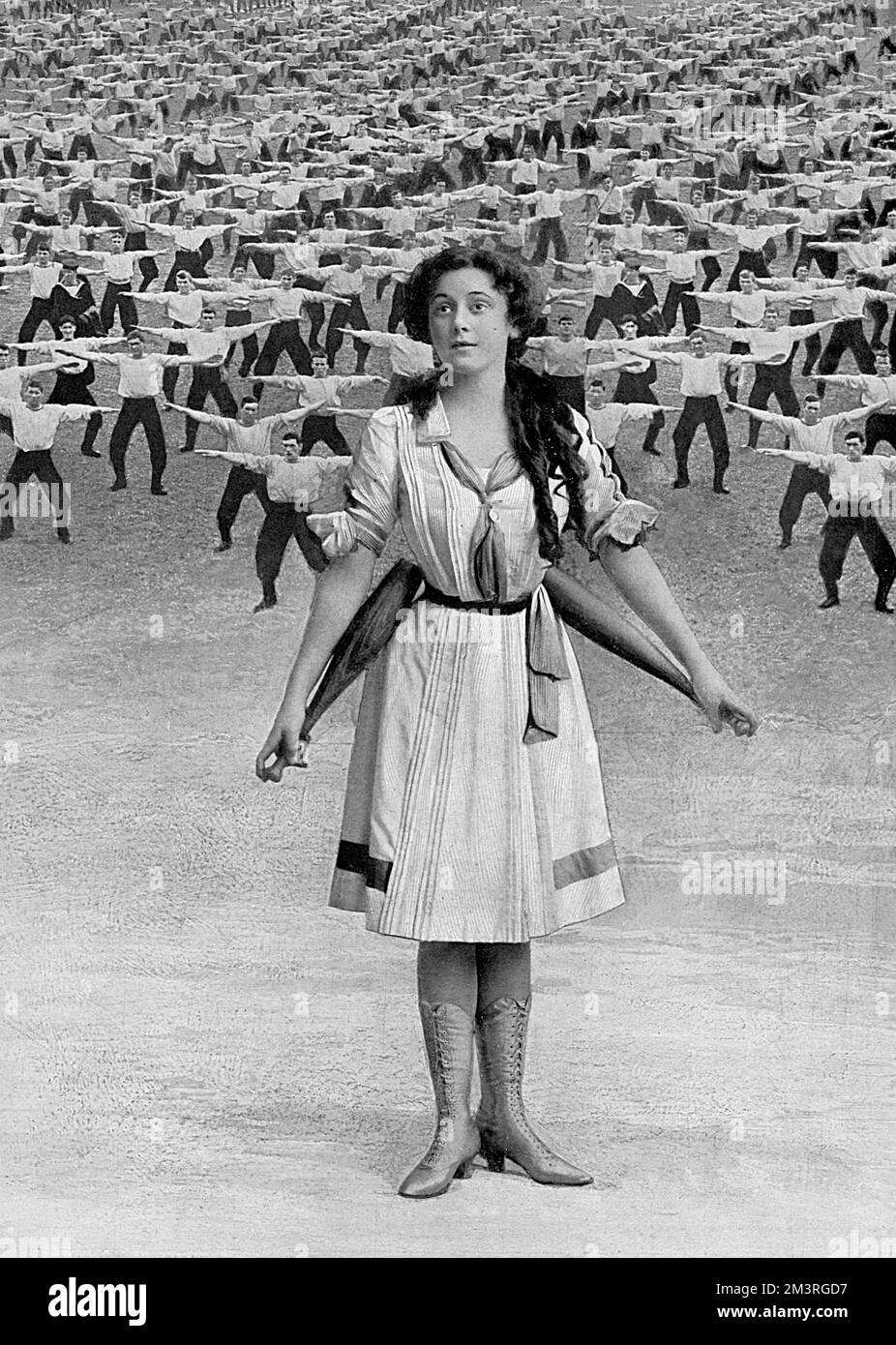 La ragazza di coltura fisica. Un fenomeno del 20th ° secolo quando la ginnastica di massa e l'esercizio divenne popolare. Data: 1909 Foto Stock
