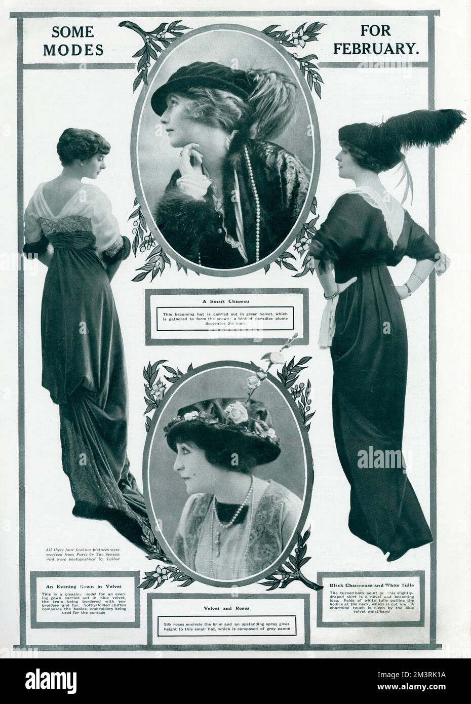 Modelli da donna che indossano i più recenti abiti alla moda parigini, con velluti e cappelli di seta con aggiunte di pennacchi "bird of Paradise" e disegni floreali. Due donne che mostrano le loro belle cazzi serali e pomeridiani dalla schiena, con alte corvita e pieghe. 1913 Foto Stock