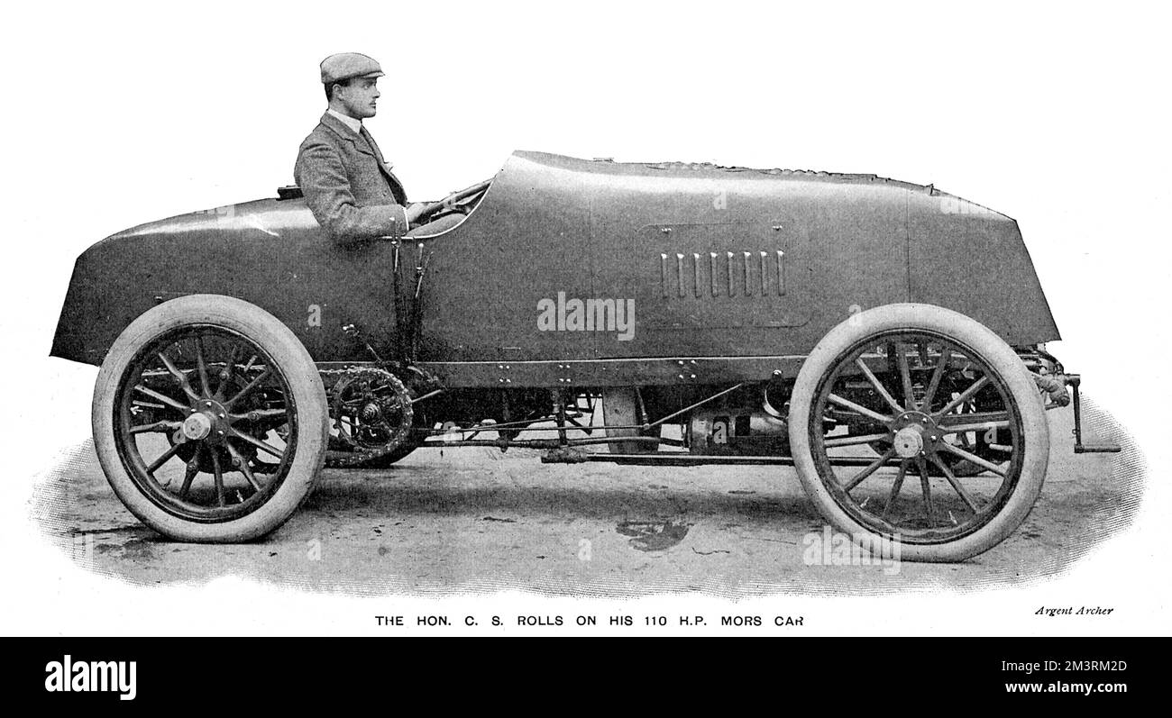 Charles Stewart Rolls (1877 - 1910), ingegnere e aviatore britannico nel 1906. Henry Royce costruì la sua prima auto a motore nel 1904 e nel maggio di quell'anno incontrò Charles Rolls, la cui azienda vendeva automobili di qualità a Londra. È stato raggiunto un accordo sul fatto che Royce Limited avrebbe prodotto una serie di automobili da vendere esclusivamente da CS Rolls &amp; Co esse avrebbero dovuto portare il nome Rolls-Royce. Nella foto, seduto nel suo H.P. del 110 Mors con la quale ha battuto il record mondiale a Welbeck il 12 ottobre 1903, viaggiando ad una velocità di 83 3/4 miglia all'ora. 1903 Foto Stock
