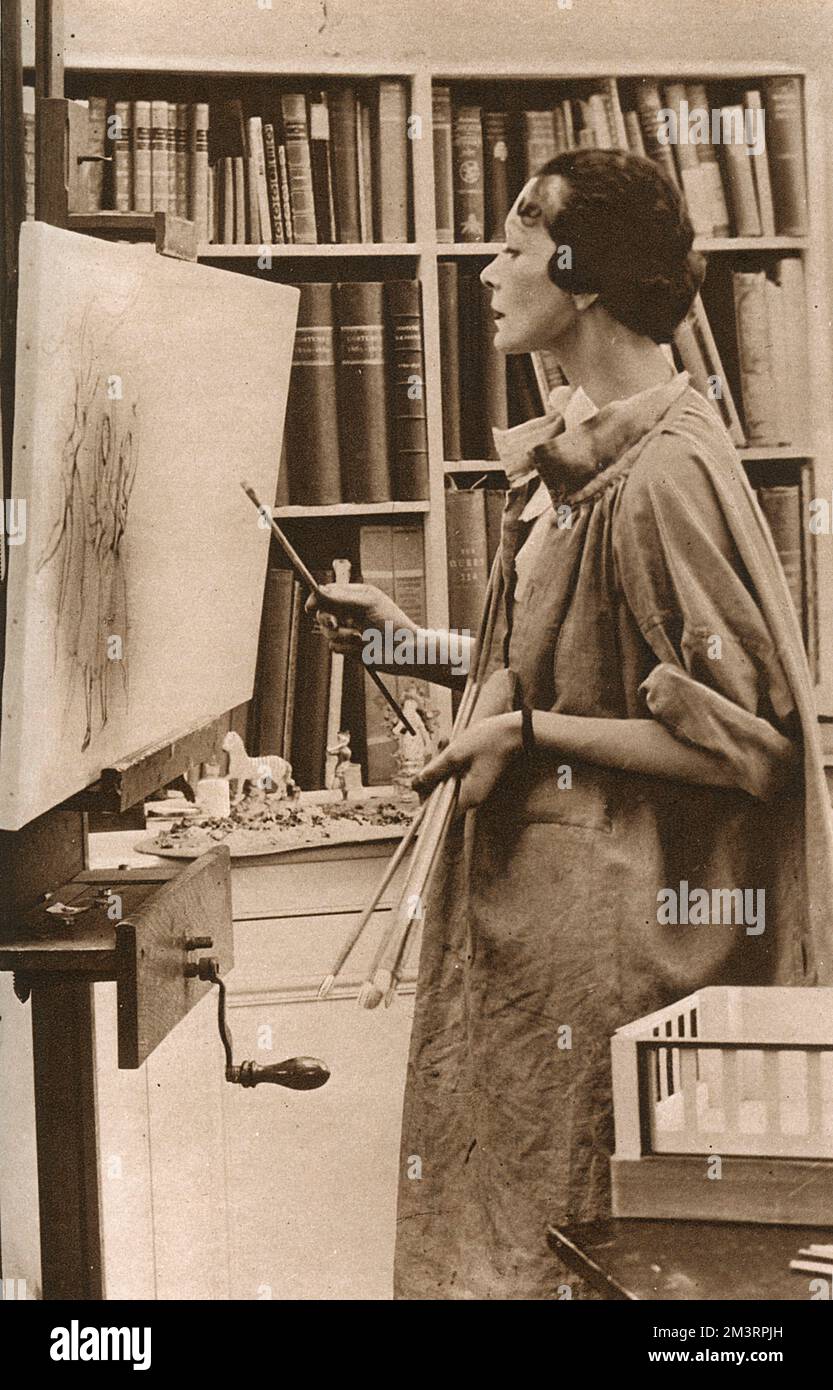 Doris Zinkeisen al lavoro nel suo studio dove si trovava nel bel mezzo della preparazione di disegni per il cabaret bar del liner, la Regina Maria. Data: 1935 Foto Stock