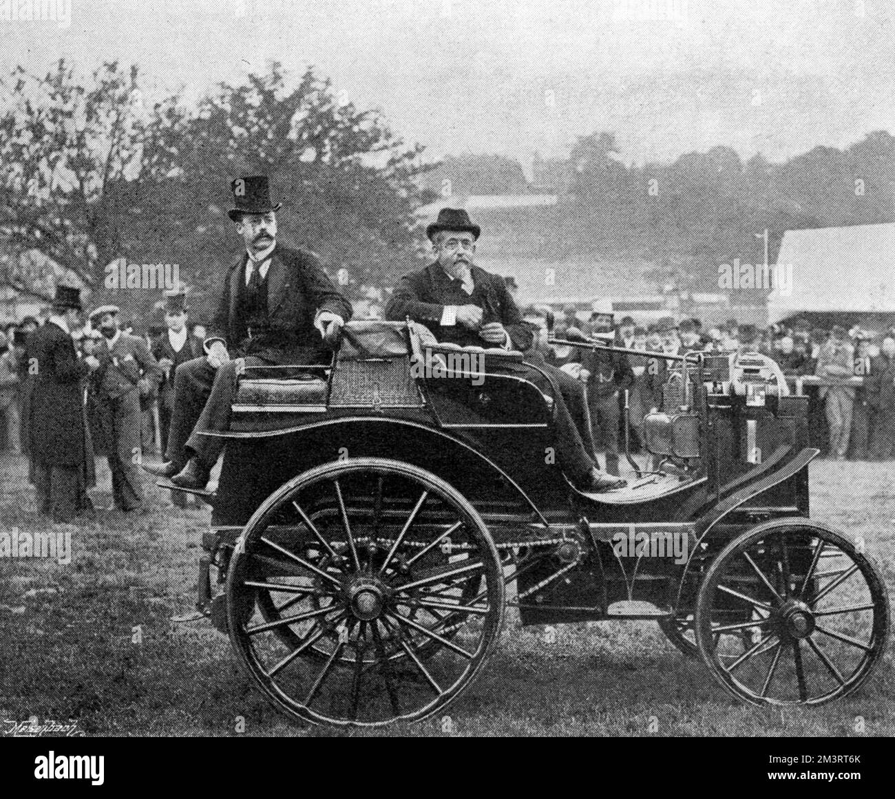 Carriage, con motore petrolifero Daimler di Panhard e Levassor, Parigi, esposto dall'on. Eveyln Ellis. Parte di una mostra di veicoli senza cavalli a Tunbridge Wells. Data: 1895 Foto Stock