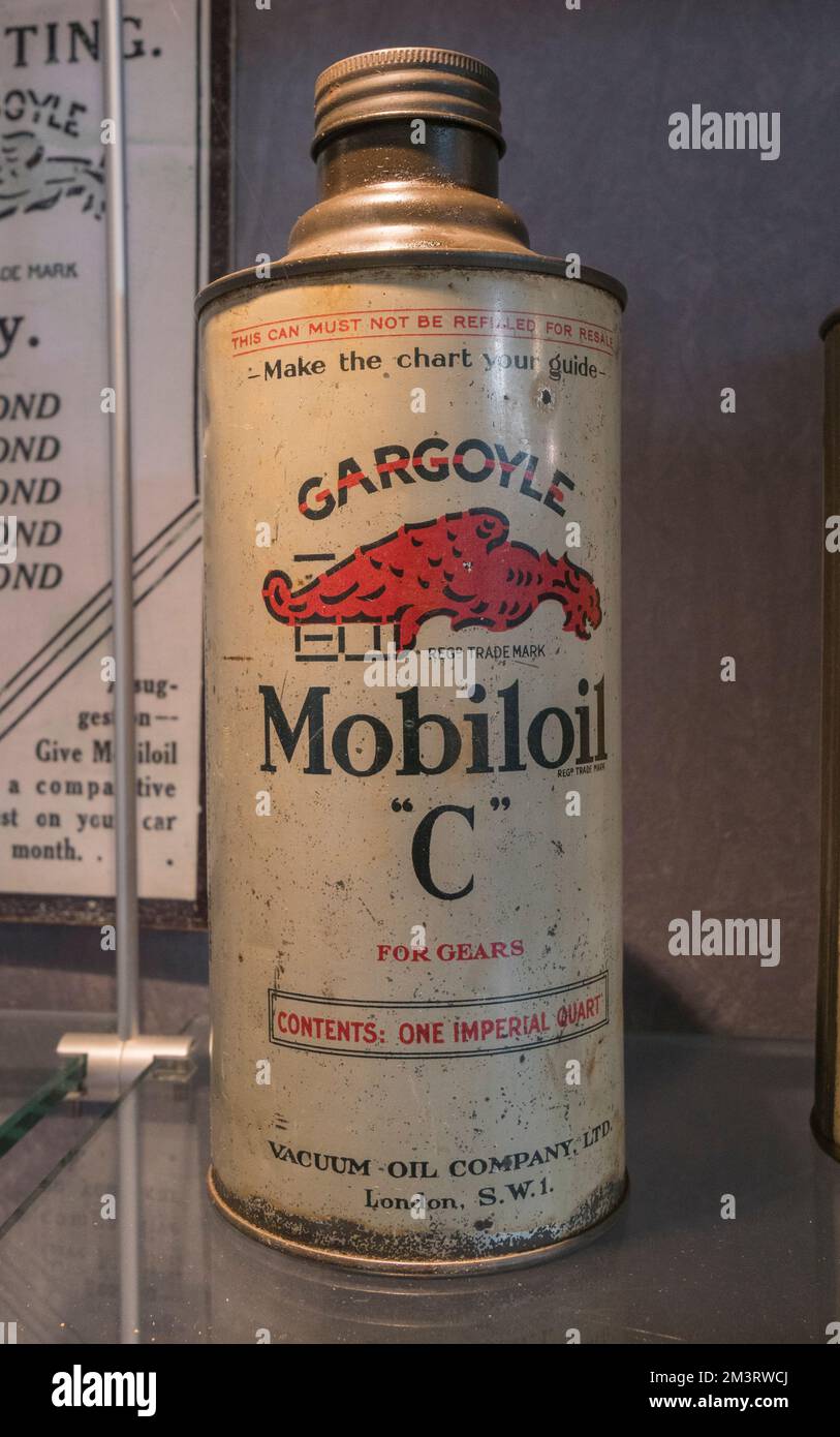 Una gargoyle Mobiloil 'C' per la lattina di petrolio di ingranaggi nel Grand Prix Exhibition, Brooklands Museum, Surrey, Regno Unito. Foto Stock