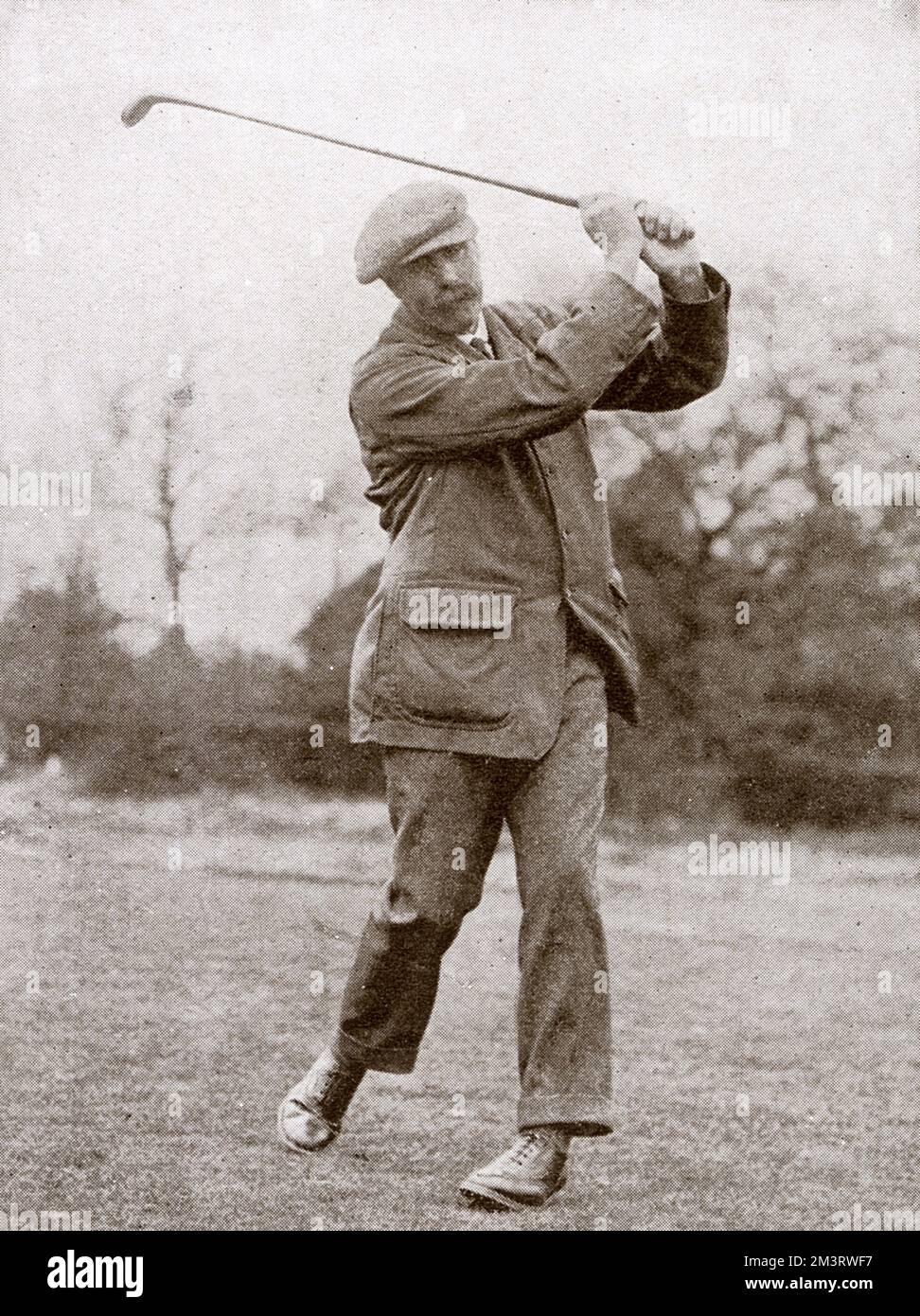 James Braid, campione di golf, che mostra il body twist Foto Stock