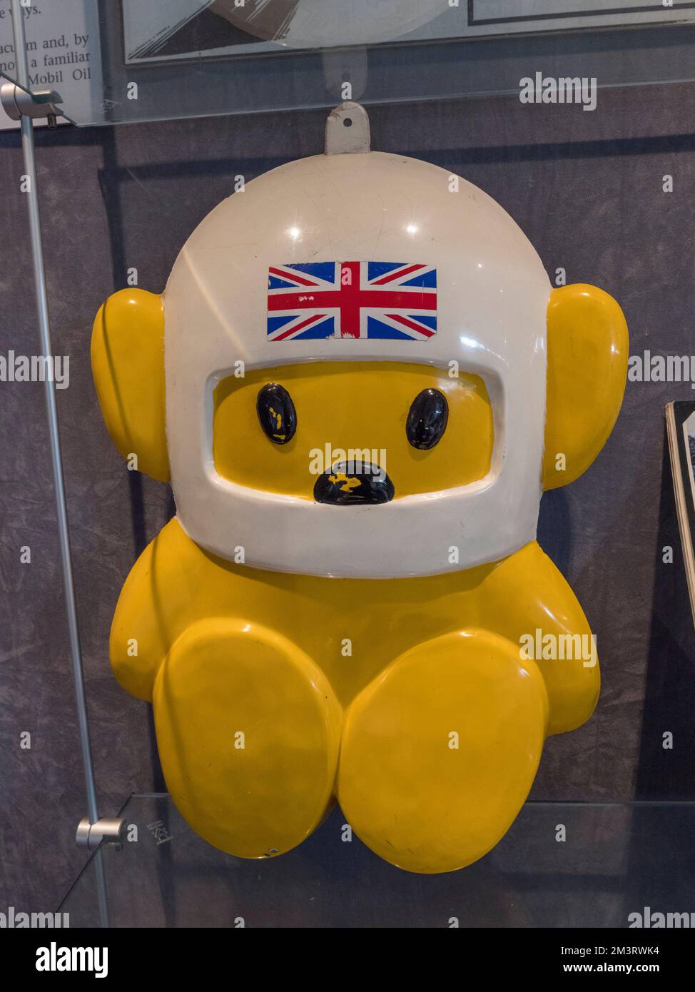 Hesketh Racing Bear mascotte (c 1974) al Grand Prix Exhibition, Brooklands Museum, Surrey, Regno Unito. Foto Stock