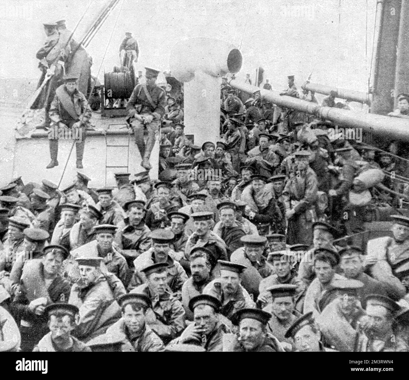WW1 - la Divisione Navale sulla loro strada per Anversa - 1914. La divisione era composta da una brigata marina e due brigate navali, per un totale di 10.500 uomini. Foto Stock