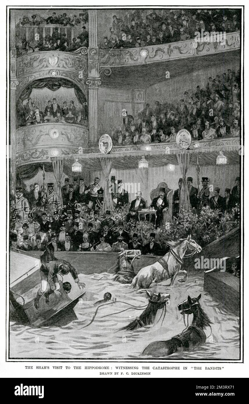 Shaw of Persia Visita all'Ippodromo di Londra, testimone della catastrofe in 'The Bandits'. Una scatola graziosamente disposta drappeggiata di bianco, era stata costruita di fronte al palcoscenico, con le braccia di Persia e i tripli pennacchi del Principe di Galles. Lo Shah e la sua suite sembravano particolarmente soddisfatti della cavalcata di M. Salamonsky e del suo "cavallo statue", e della scena alla fine, quando il pullman è sopraffatto dall'acqua. Data: Agosto 1902 Foto Stock