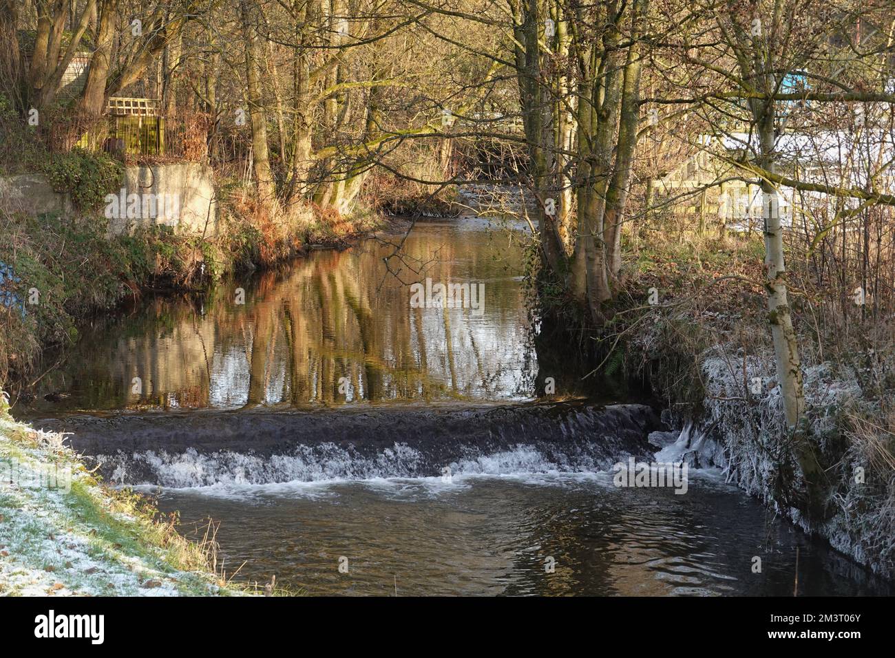 Il fiume Sett che scorre attraverso New Mills, Derbyshire Foto Stock