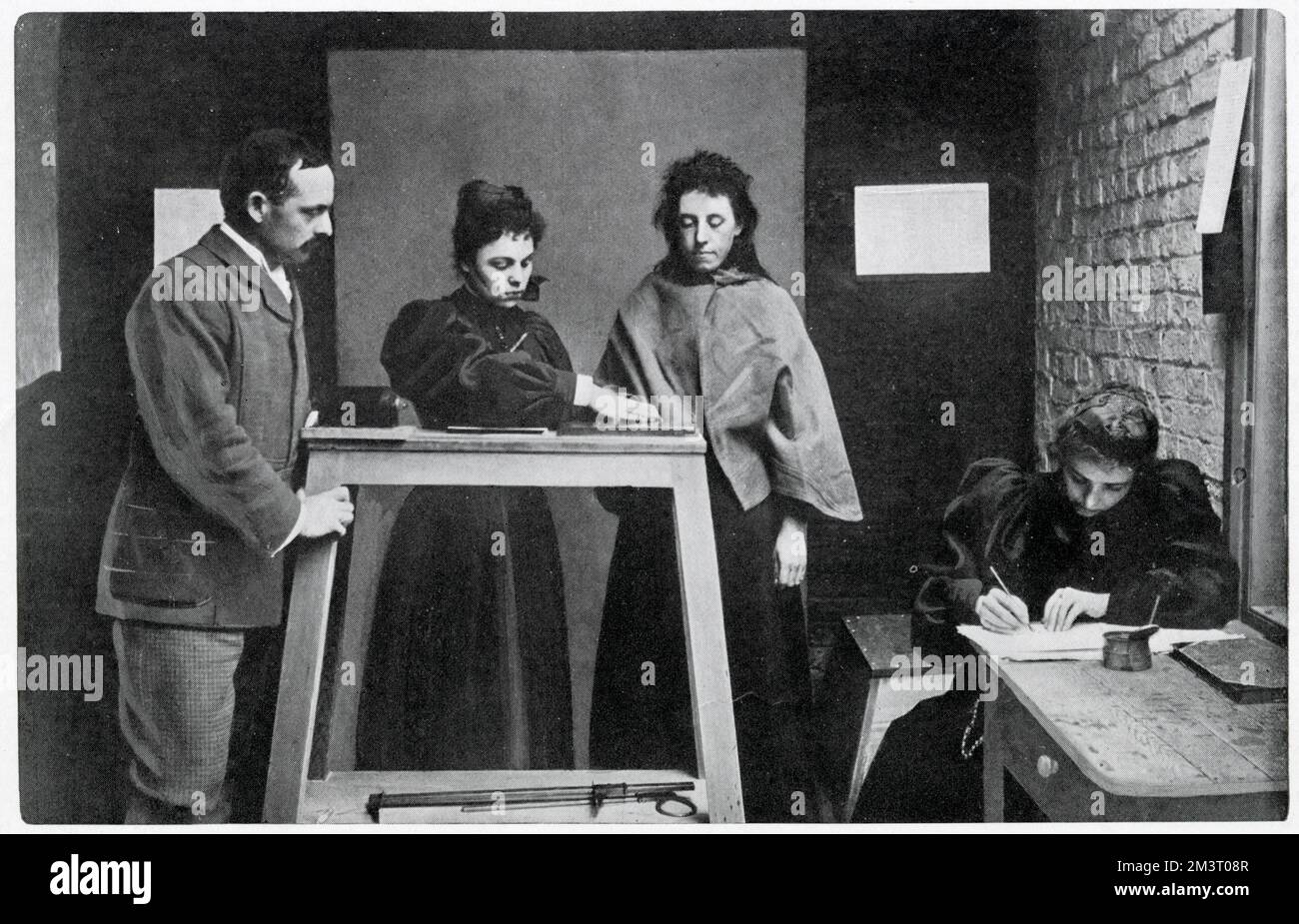 La registrazione delle impressioni di una prigioniera femminile a Wormwood scrubs carcere, 1903. Data: 1903 Foto Stock