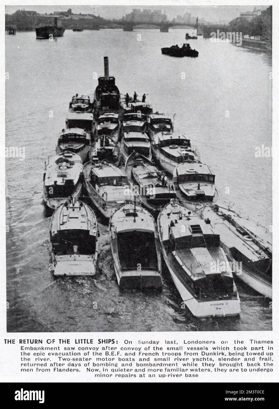 Un convoglio di piccole imbarcazioni che erano state usate nell'evacuazione di Dunkerque, visto qui essere trainato sul Tamigi a Londra per riparazioni essenziali dopo il loro Calvario. Includono motoscafi a due posti e piccoli yacht fluviali. 1940 Foto Stock
