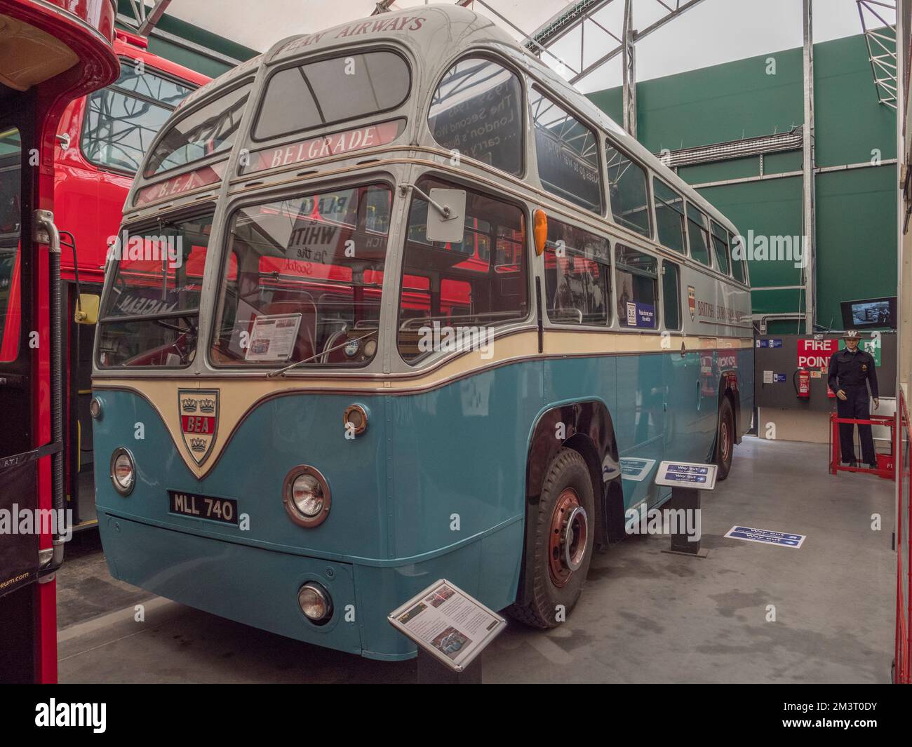 Un autobus 1953 AEC Regal IV Londra (1950s) presso il London Bus Museum, parte del Brooklands Museum, Surrey, Regno Unito. Foto Stock