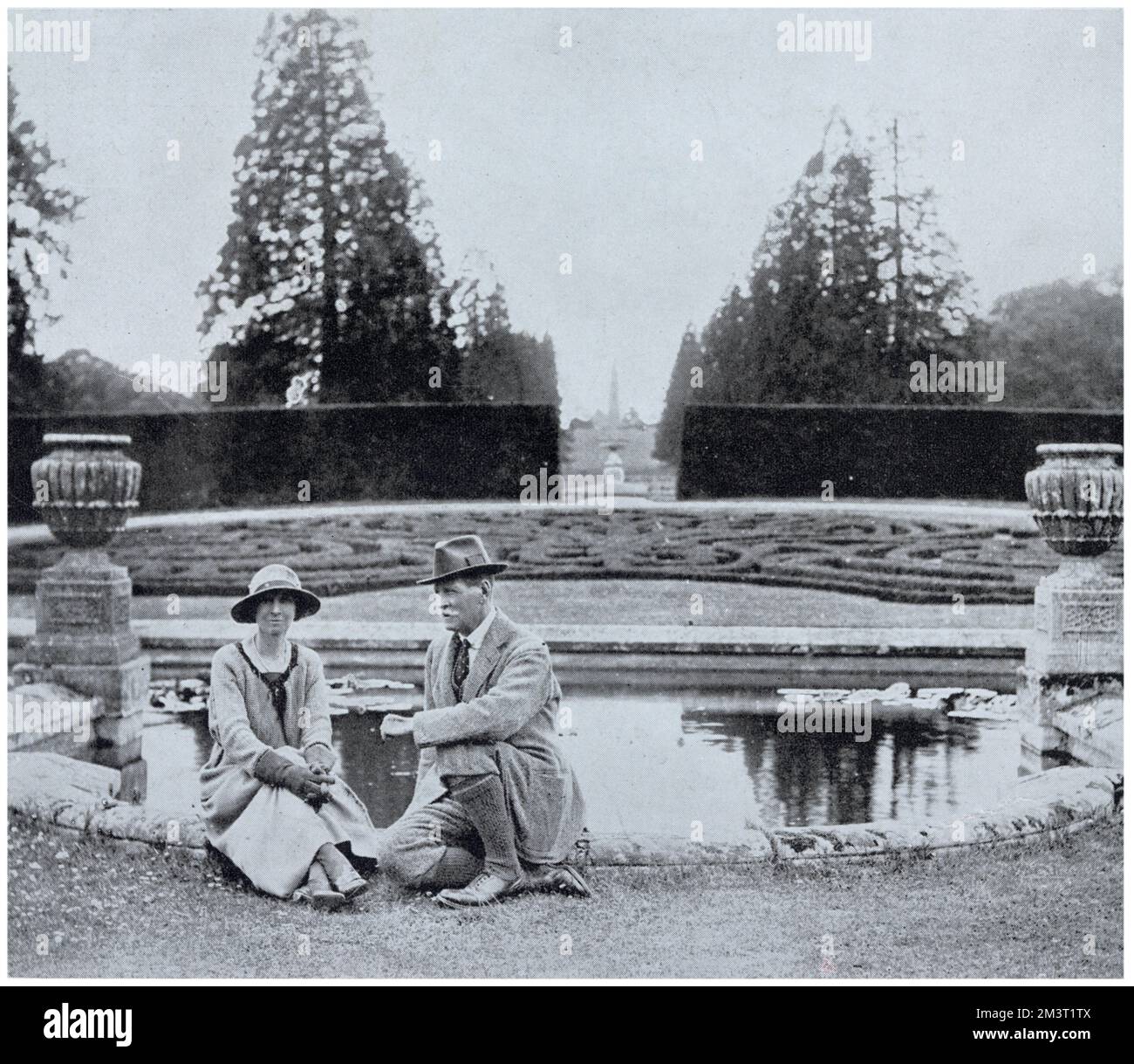 I cavalieri Rouse-Boughton nei terreni del castello di Downton Foto Stock