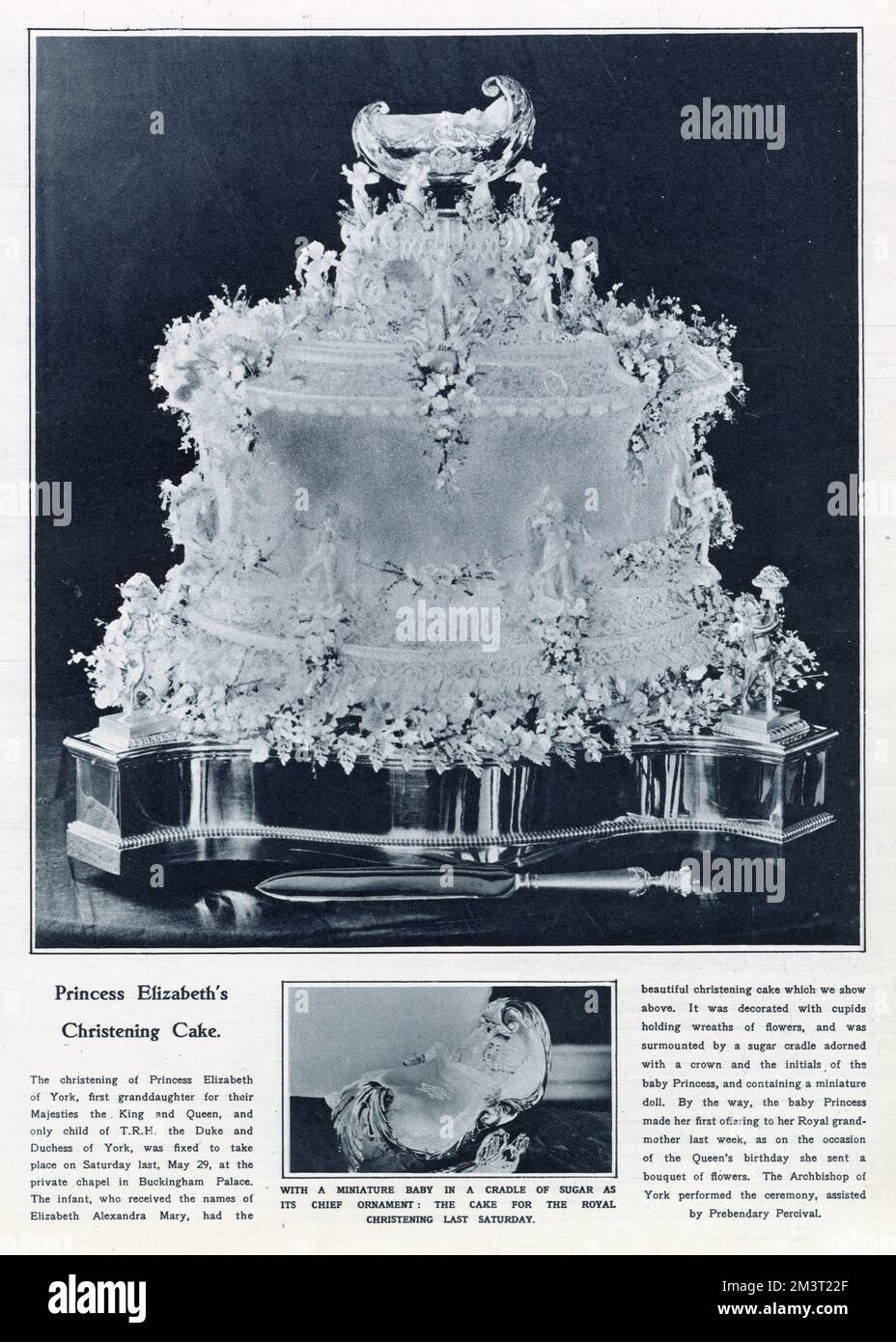 Torta per il battesimo della principessa Elisabetta (successivamente regina Elisabetta II) nel maggio 1926. Era decorata con cupidi che tenevano corone di fiori, ed era sormontata da una culla di zucchero adornata con una corona e le iniziali della principessa del bambino e contenente una bambola in miniatura. Foto Stock
