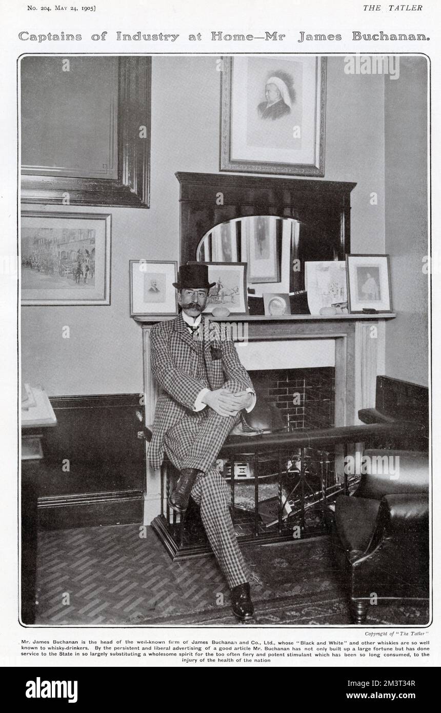 James Buchanan, 1st Baron Woolavington (1849-1935) - uomo d'affari britannico (famoso produttore di whisky), filantropo, proprietario e allevatore di cavalli da corsa. Nella foto a casa. Foto Stock