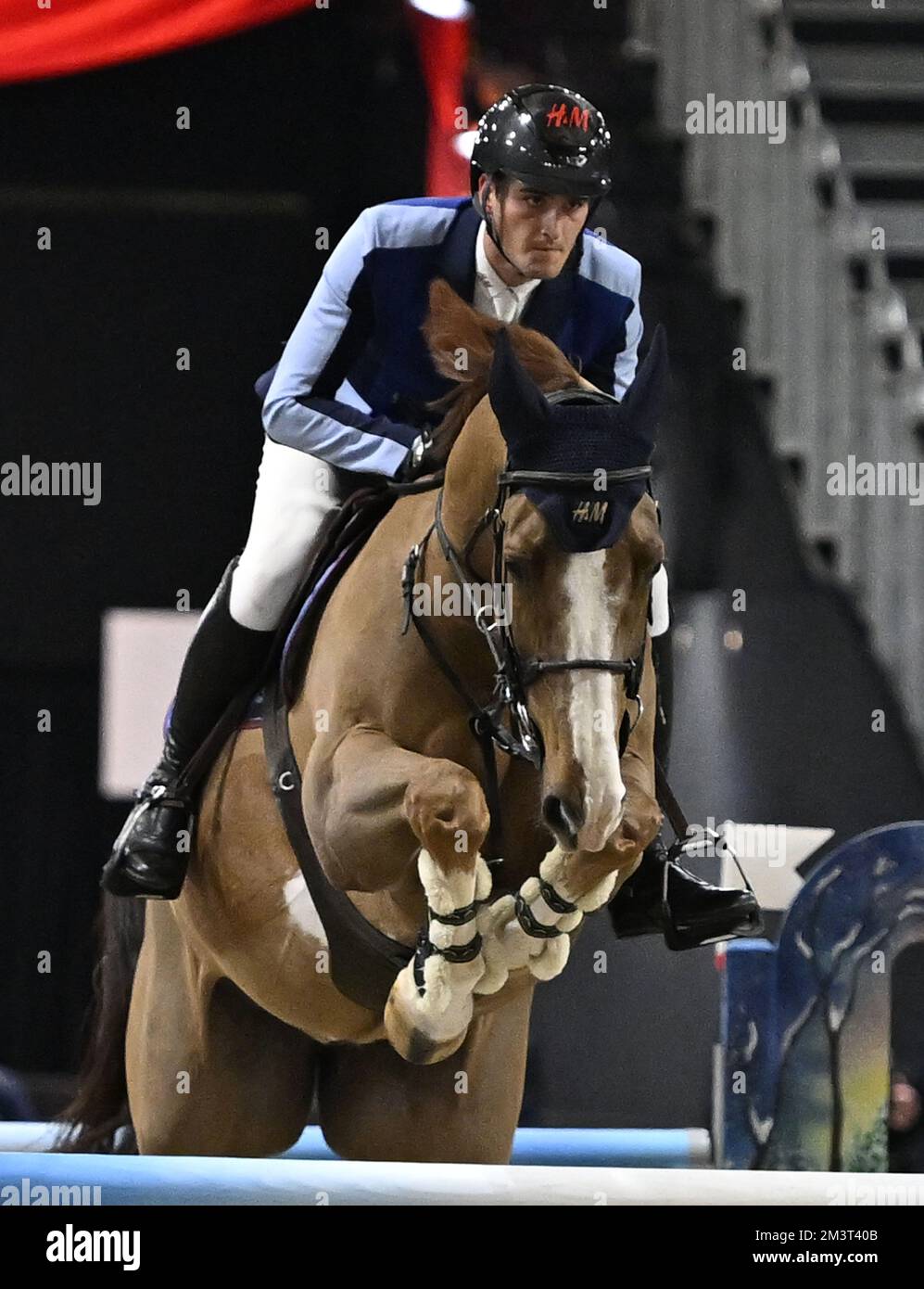 Royal Victoria Dock, Regno Unito. 16th Dec, 2022. London International Horse Show. Excel Londra. Royal Victoria Dock. Olivier Philippaerts (bel) in sella a H&M MIRO durante la classe 9 - il Natale Pudding Speed Stakes. Credit: Sport in Pictures/Alamy Live News Foto Stock