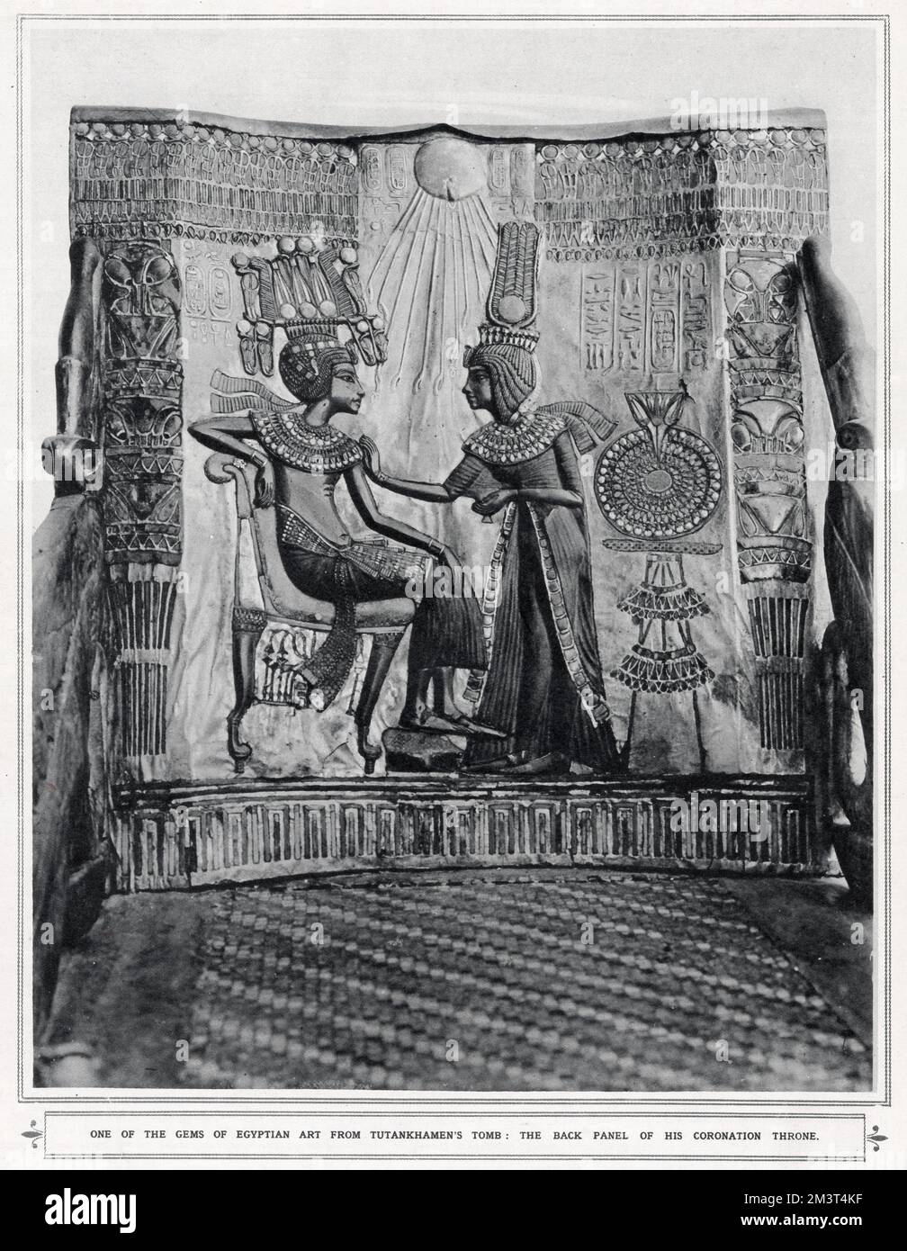 Una delle gemme dell'arte egizia della tomba di Tutankhamon: Il pannello posteriore del suo trono di incoronazione. Foto Stock