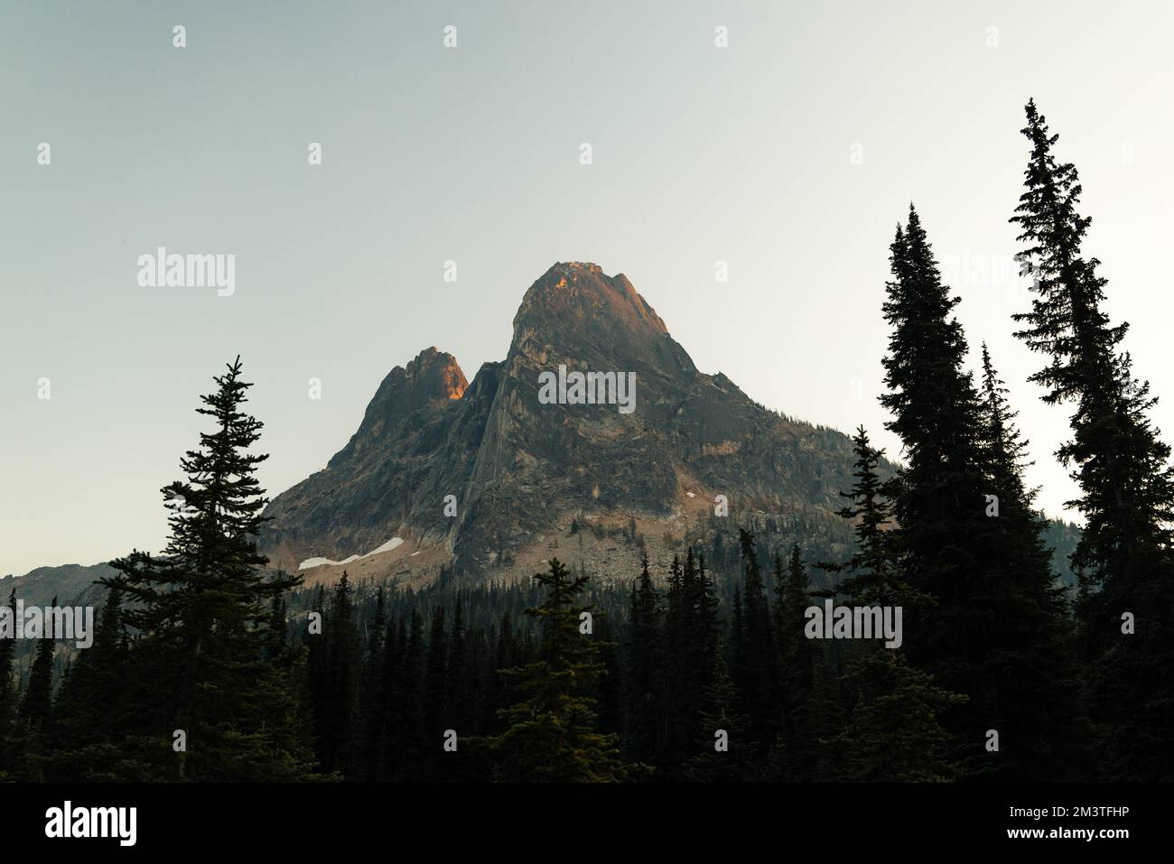 il washington pass si affaccia vicino all'entrata orientale del parco nazionale delle cascate settentrionali nel nord centrale di washington. Foto Stock