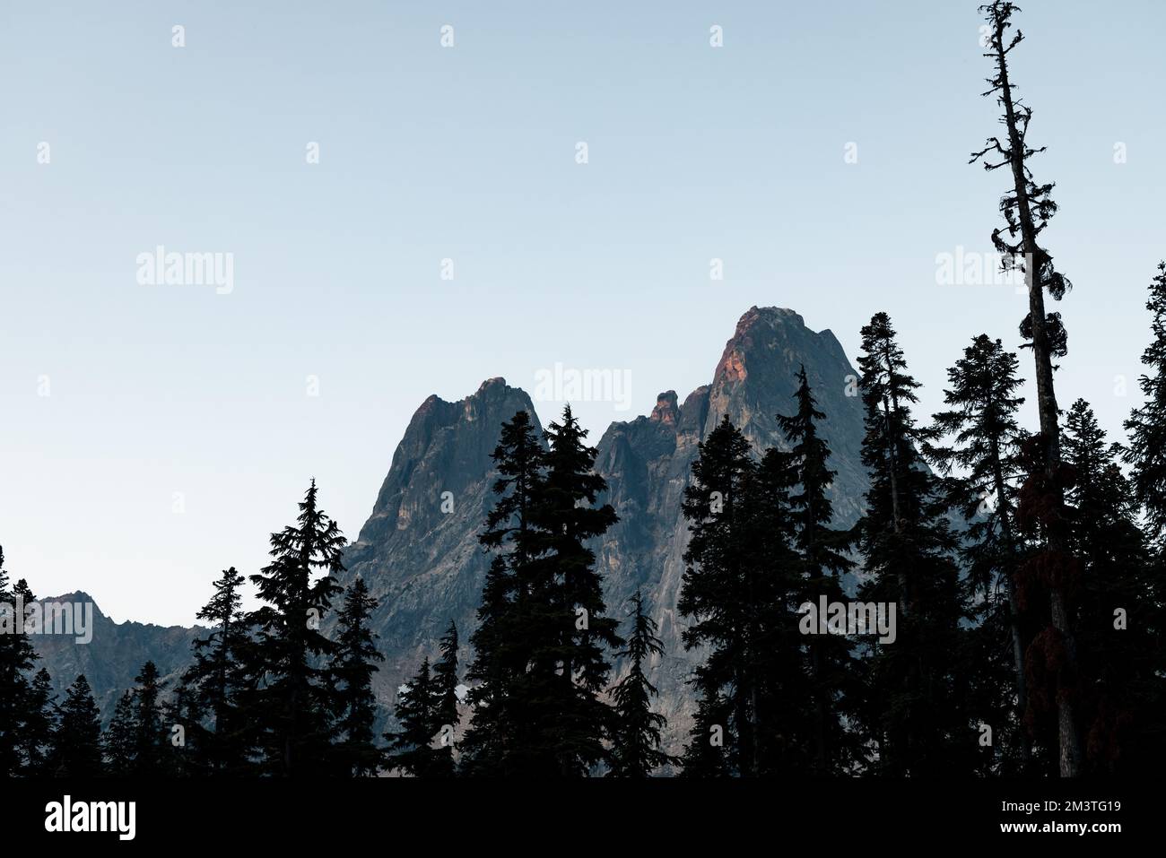 il washington pass si affaccia vicino all'entrata orientale del parco nazionale delle cascate settentrionali nel nord centrale di washington. Foto Stock