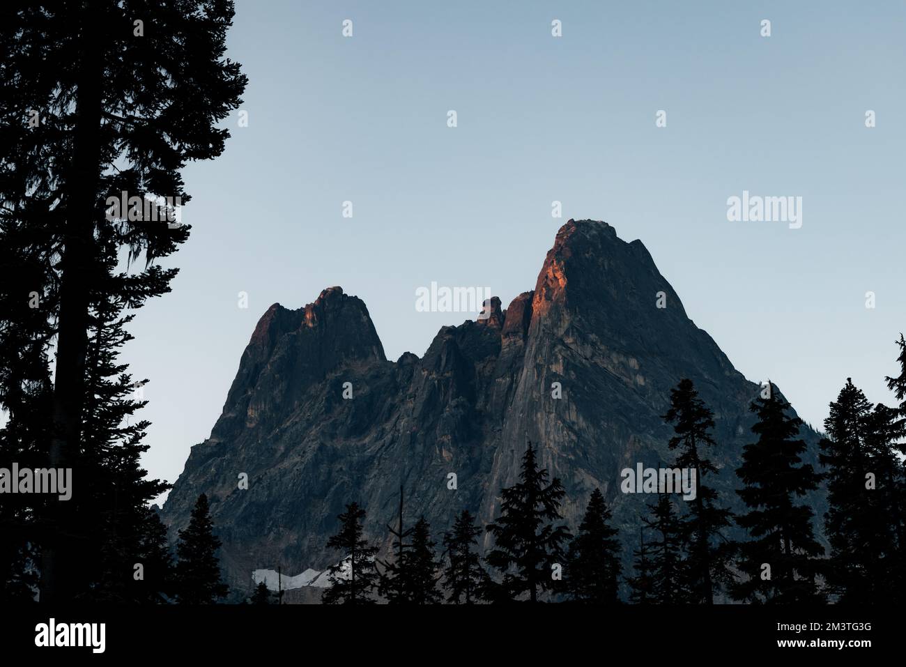 il washington pass si affaccia vicino all'entrata orientale del parco nazionale delle cascate settentrionali nel nord centrale di washington. Foto Stock