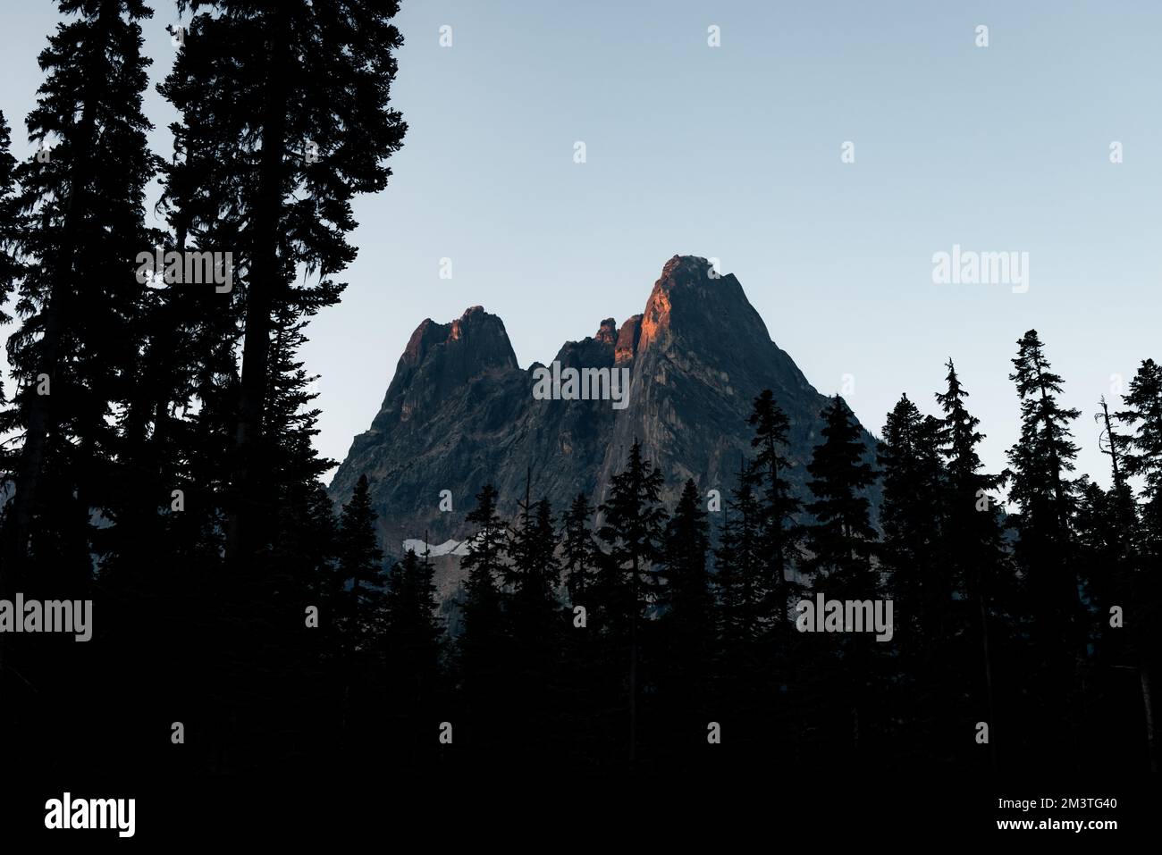 il washington pass si affaccia vicino all'entrata orientale del parco nazionale delle cascate settentrionali nel nord centrale di washington. Foto Stock