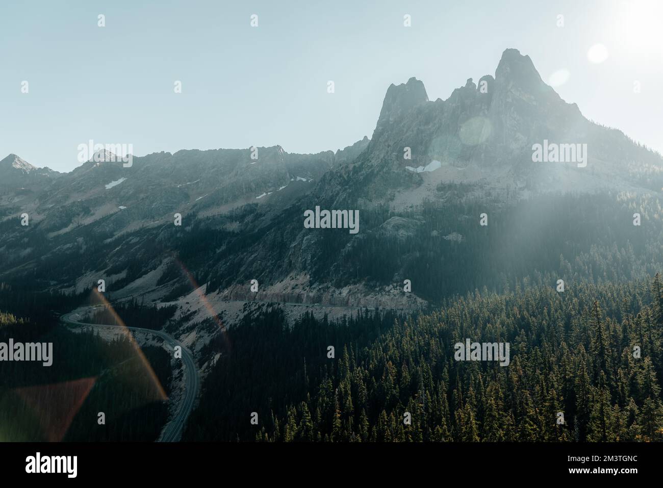 il washington pass si affaccia vicino all'entrata orientale del parco nazionale delle cascate settentrionali nel nord centrale di washington. Foto Stock