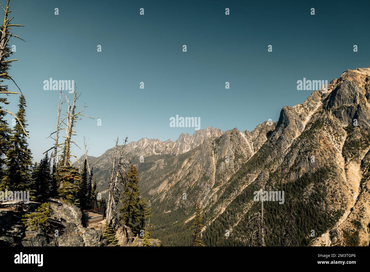 il washington pass si affaccia vicino all'entrata orientale del parco nazionale delle cascate settentrionali nel nord centrale di washington. Foto Stock