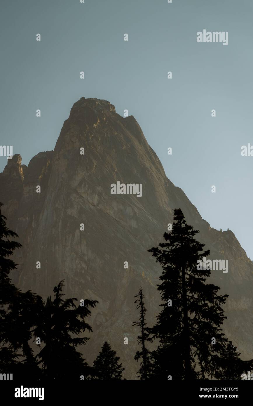 il washington pass si affaccia vicino all'entrata orientale del parco nazionale delle cascate settentrionali nel nord centrale di washington. Foto Stock