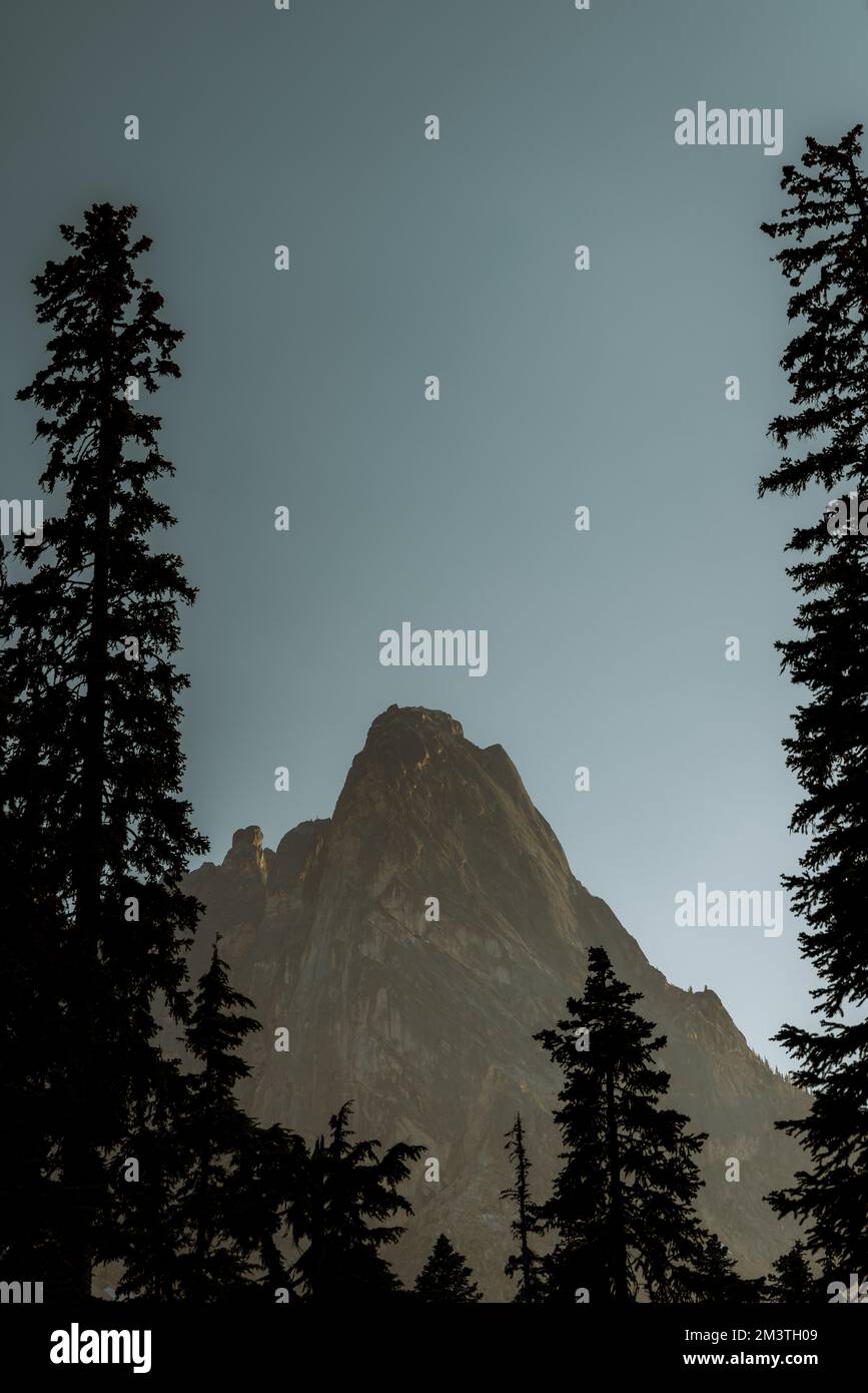 il washington pass si affaccia vicino all'entrata orientale del parco nazionale delle cascate settentrionali nel nord centrale di washington. Foto Stock