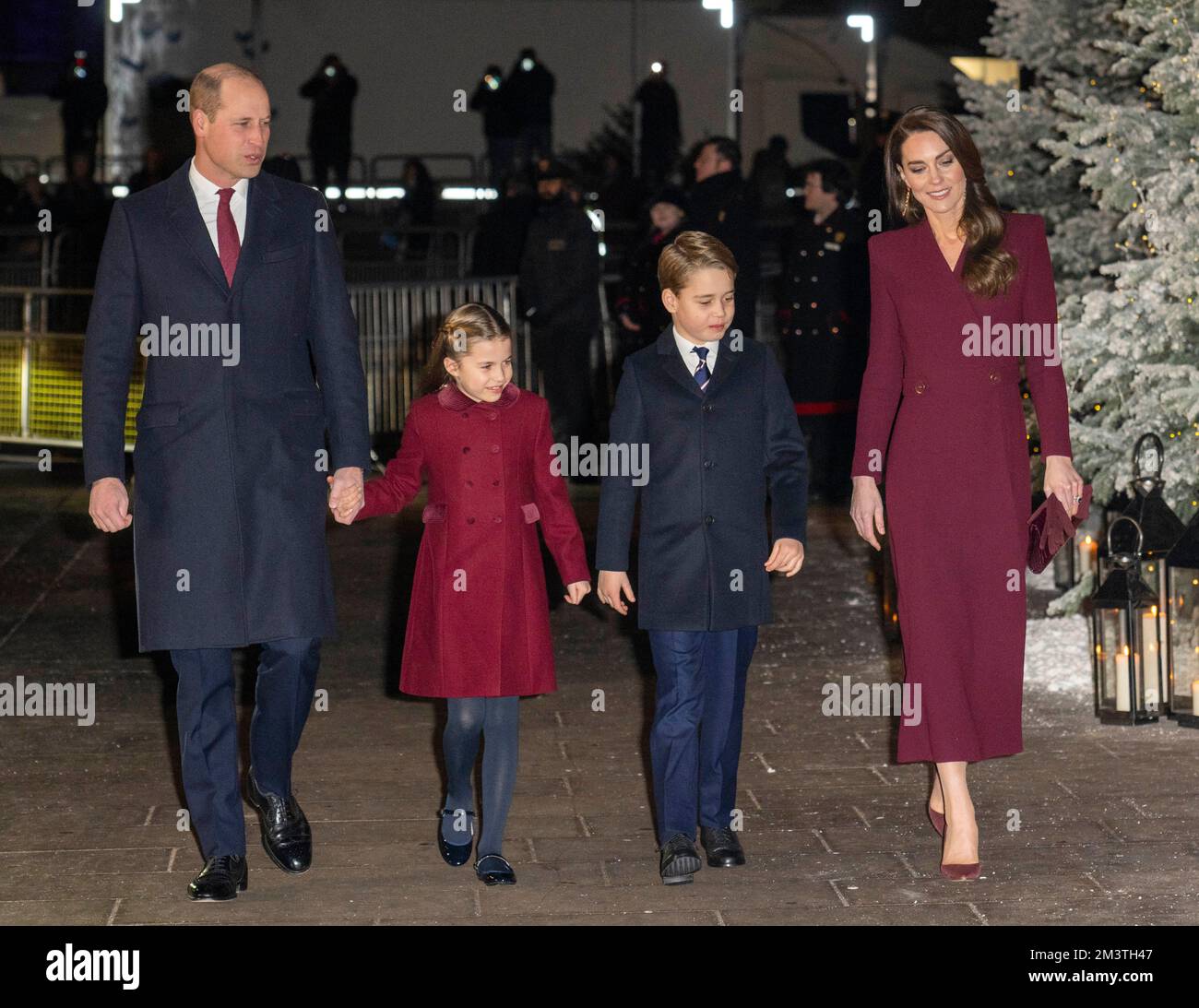 Londra, Regno Unito. 15 dicembre 2022. Principe Guglielmo, Principe di Galles, Principessa Charlotte di Galles e Principe Giorgio di Galles e Caterina, Principessa di Wal Foto Stock