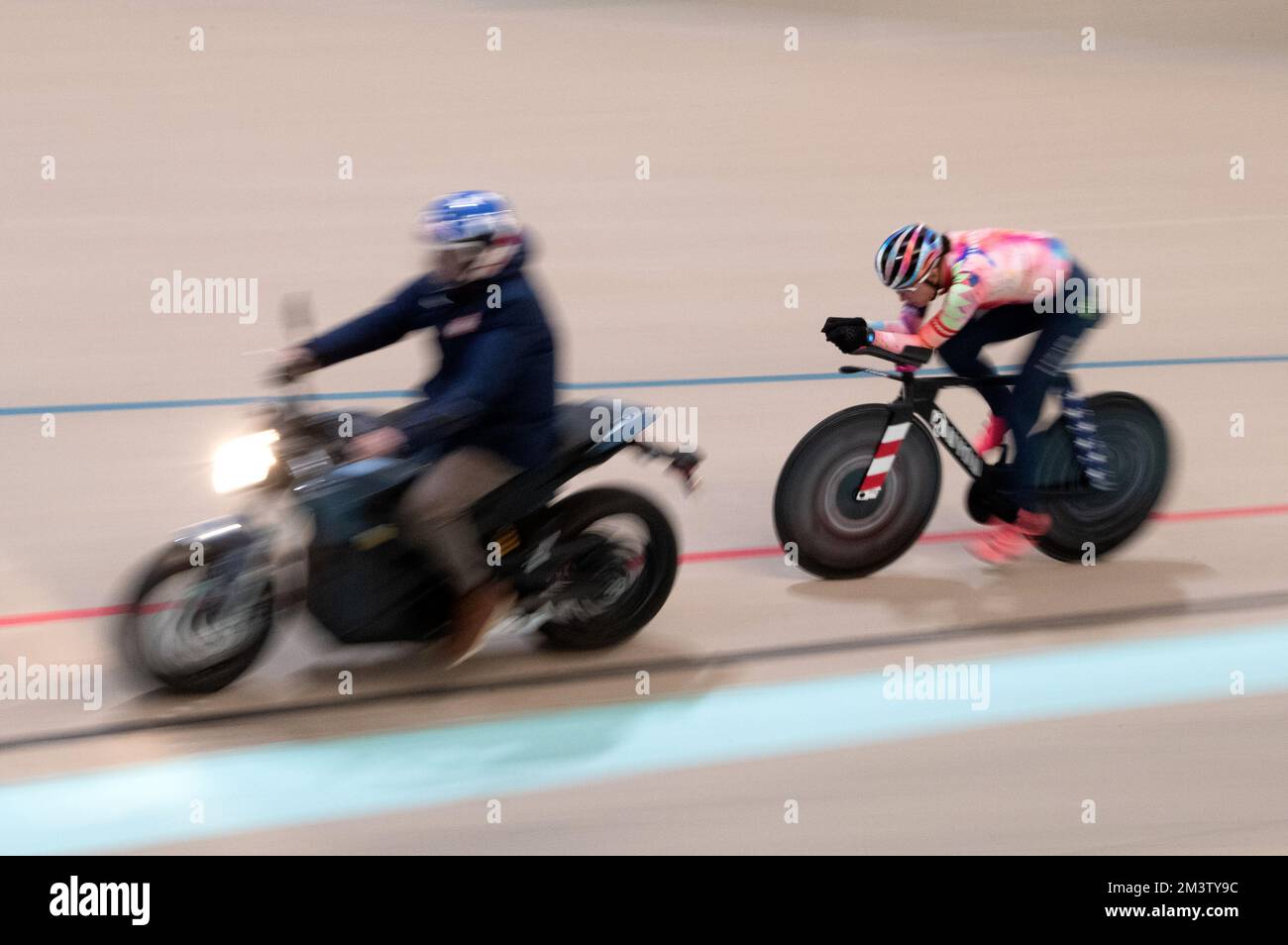 Inseguimento individuale Chloe Dygert, campione del mondo, si allenerà sulla sua nuova moto da inseguimento Canyon al Velodromo 7 di Eleven a Colorado Springs. Foto Stock