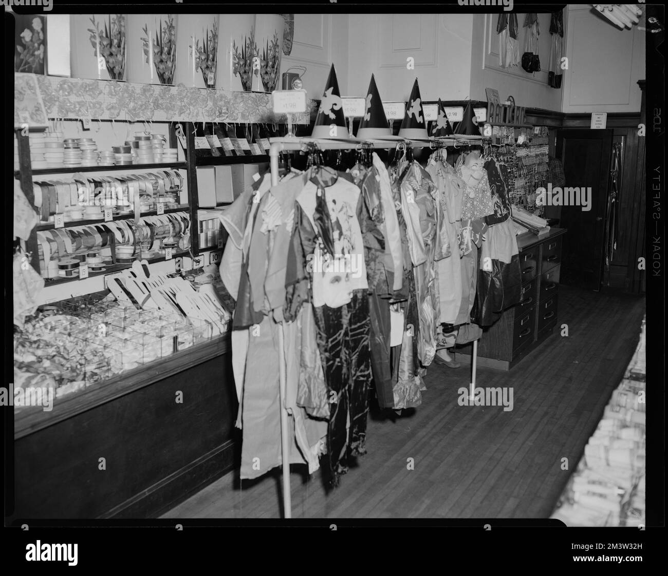 S.S. Kresge Co. 684 Centre St., Jam. Pianura, massa , Costumi, negozi di varietà, S.S. Kresge Company. Collezione Leon Abdalian Foto Stock