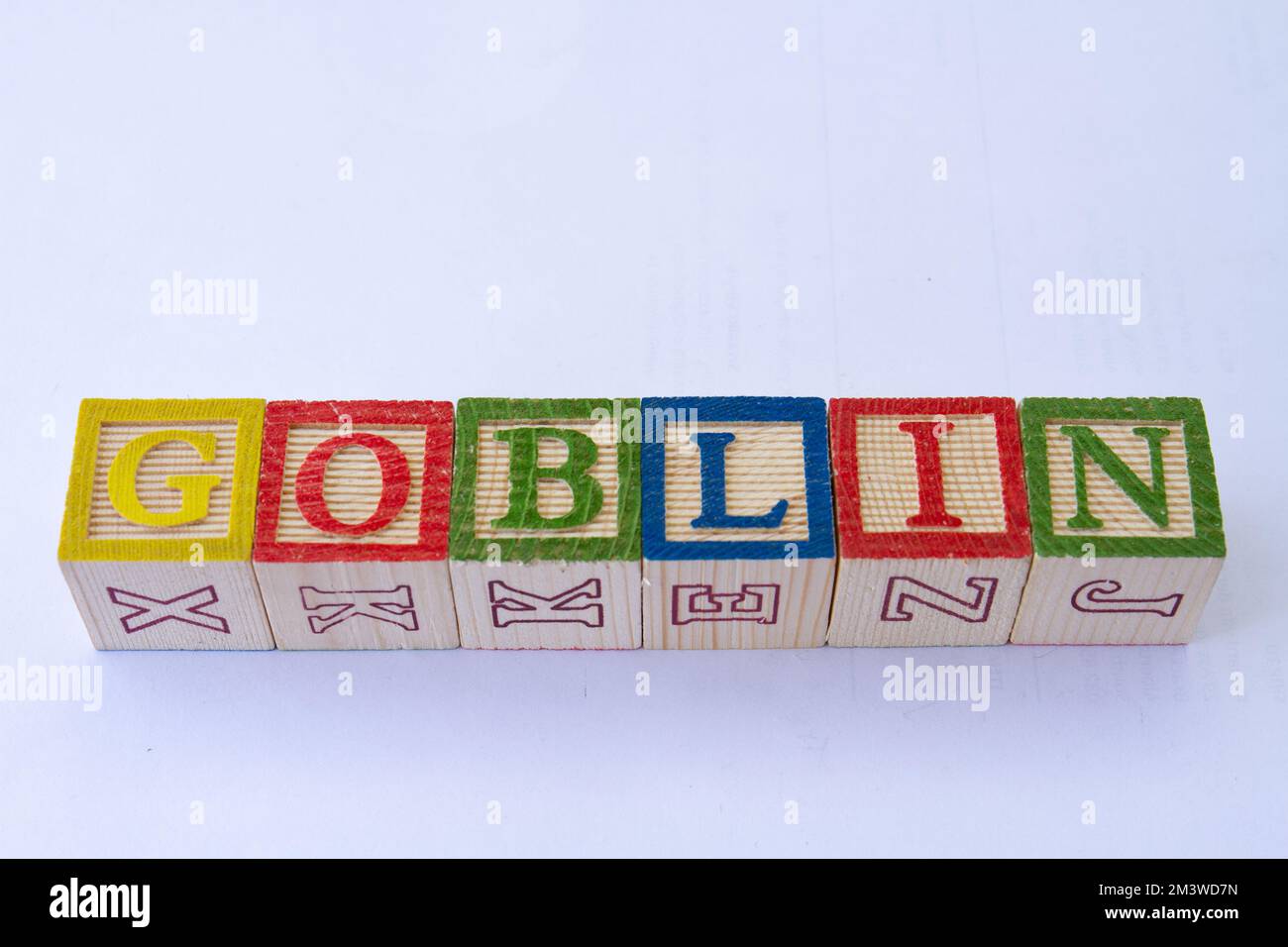 Il termine goblin viene visualizzato visivamente su uno sfondo chiaro con spazio di copia Foto Stock